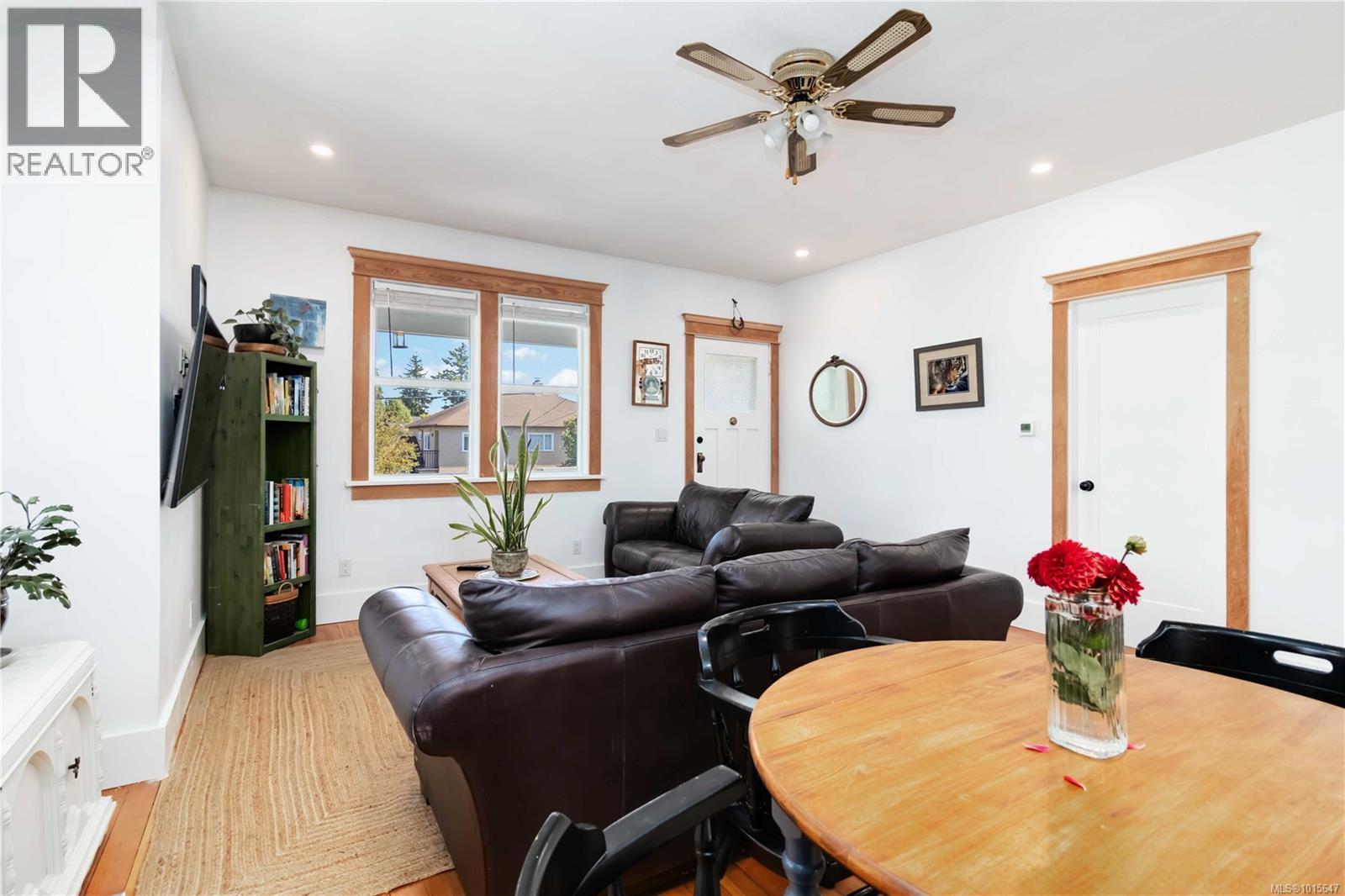  149 Maddock Avenue West, Saanich
