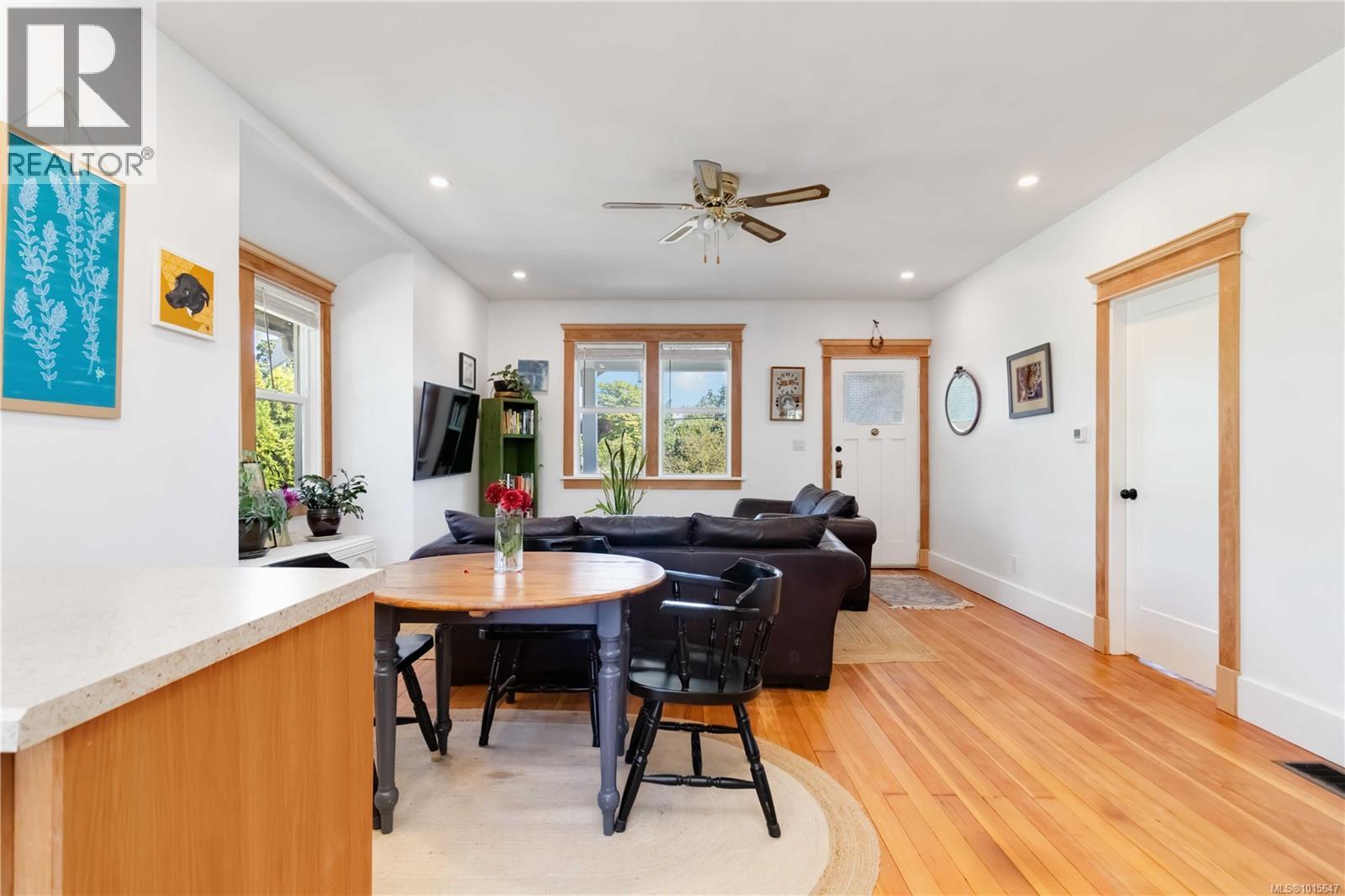  149 Maddock Avenue West, Saanich