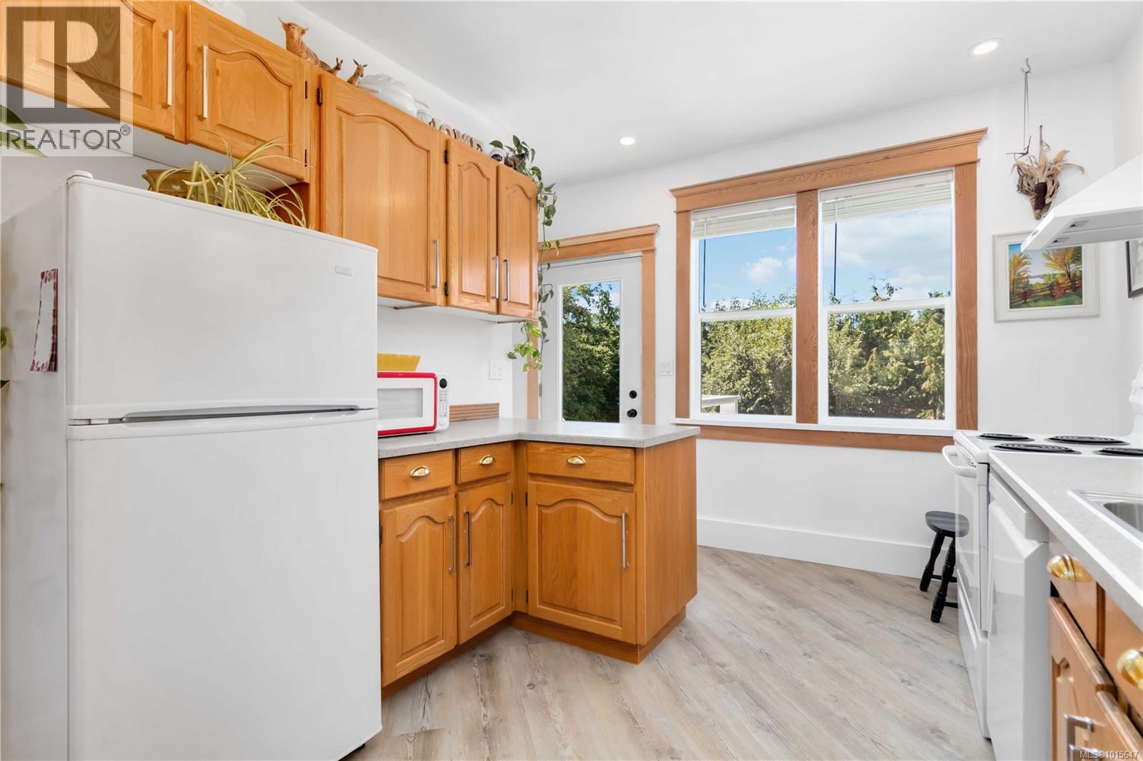  149 Maddock Avenue West, Saanich