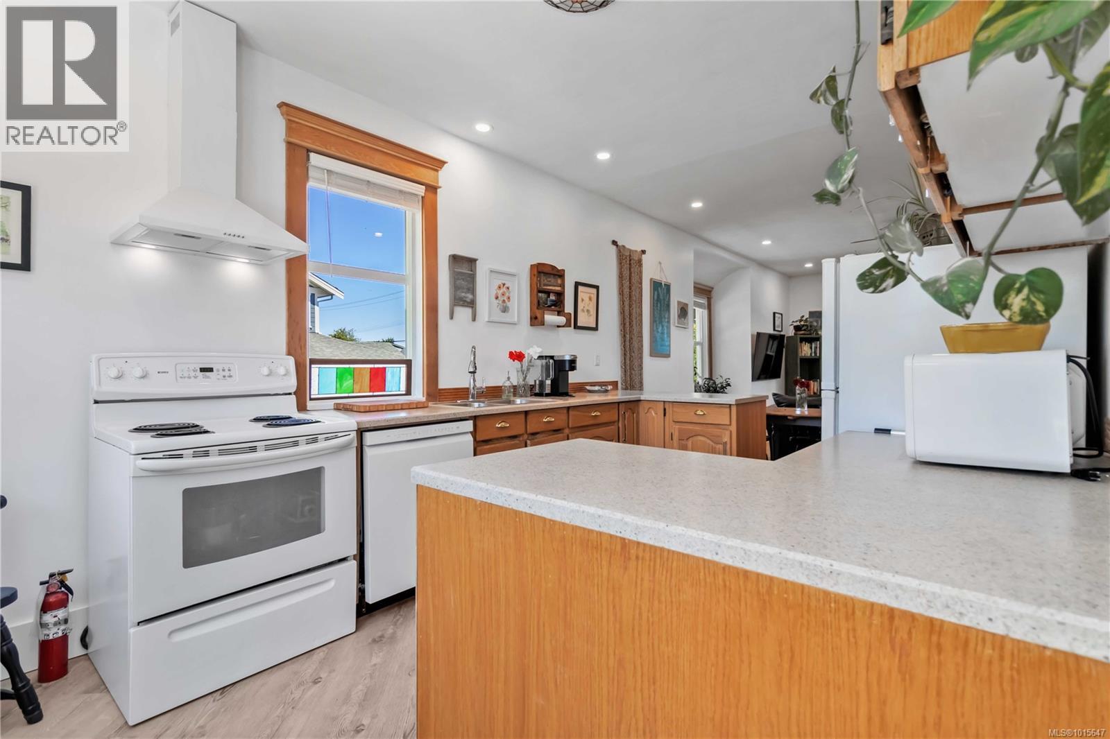  149 Maddock Avenue West, Saanich