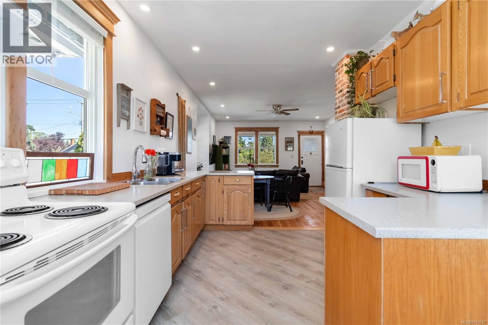  149 Maddock Avenue West, Saanich