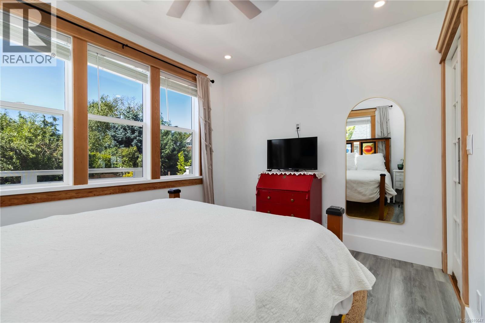  149 Maddock Avenue West, Saanich