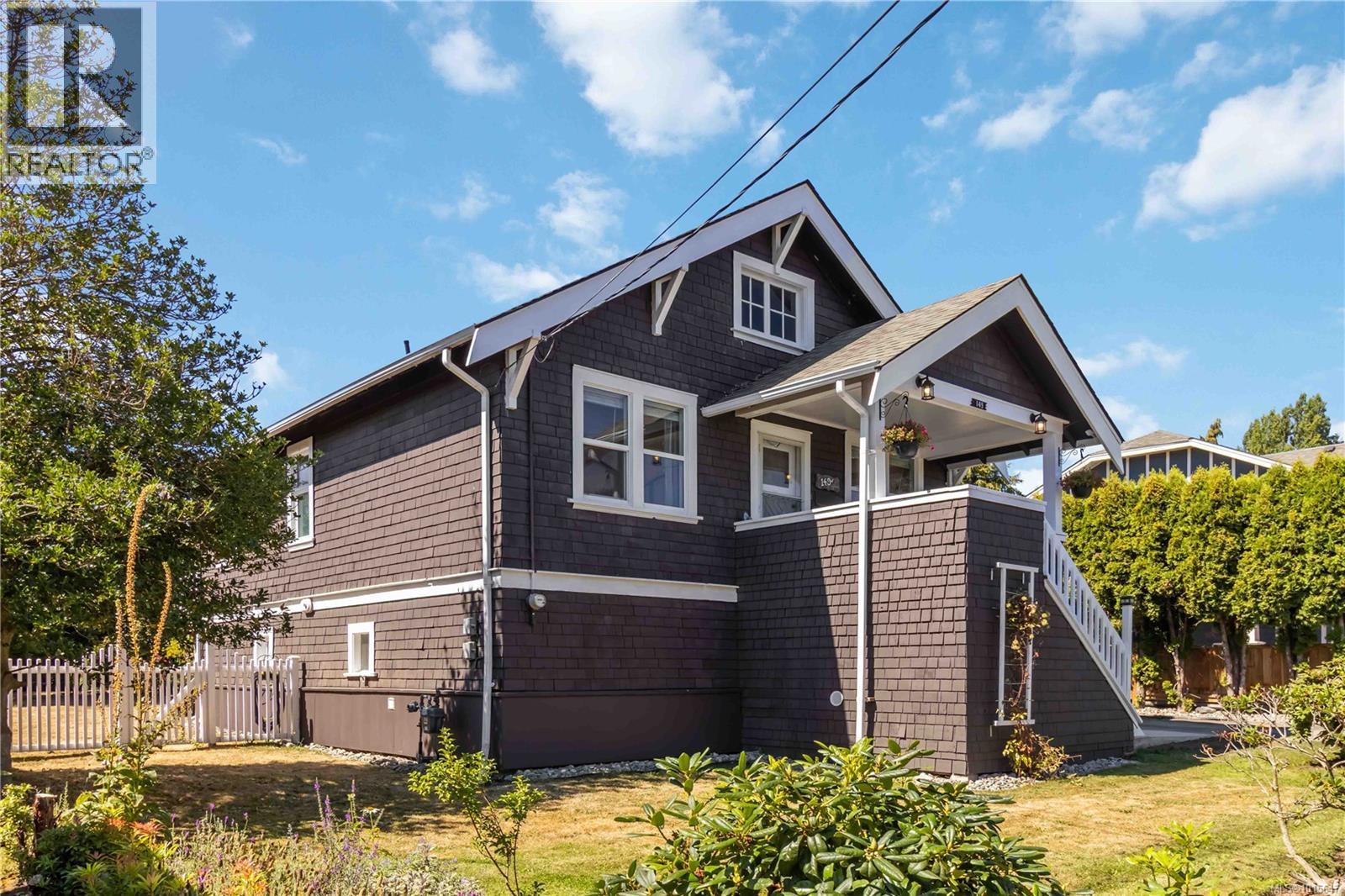  149 Maddock Avenue West, Saanich