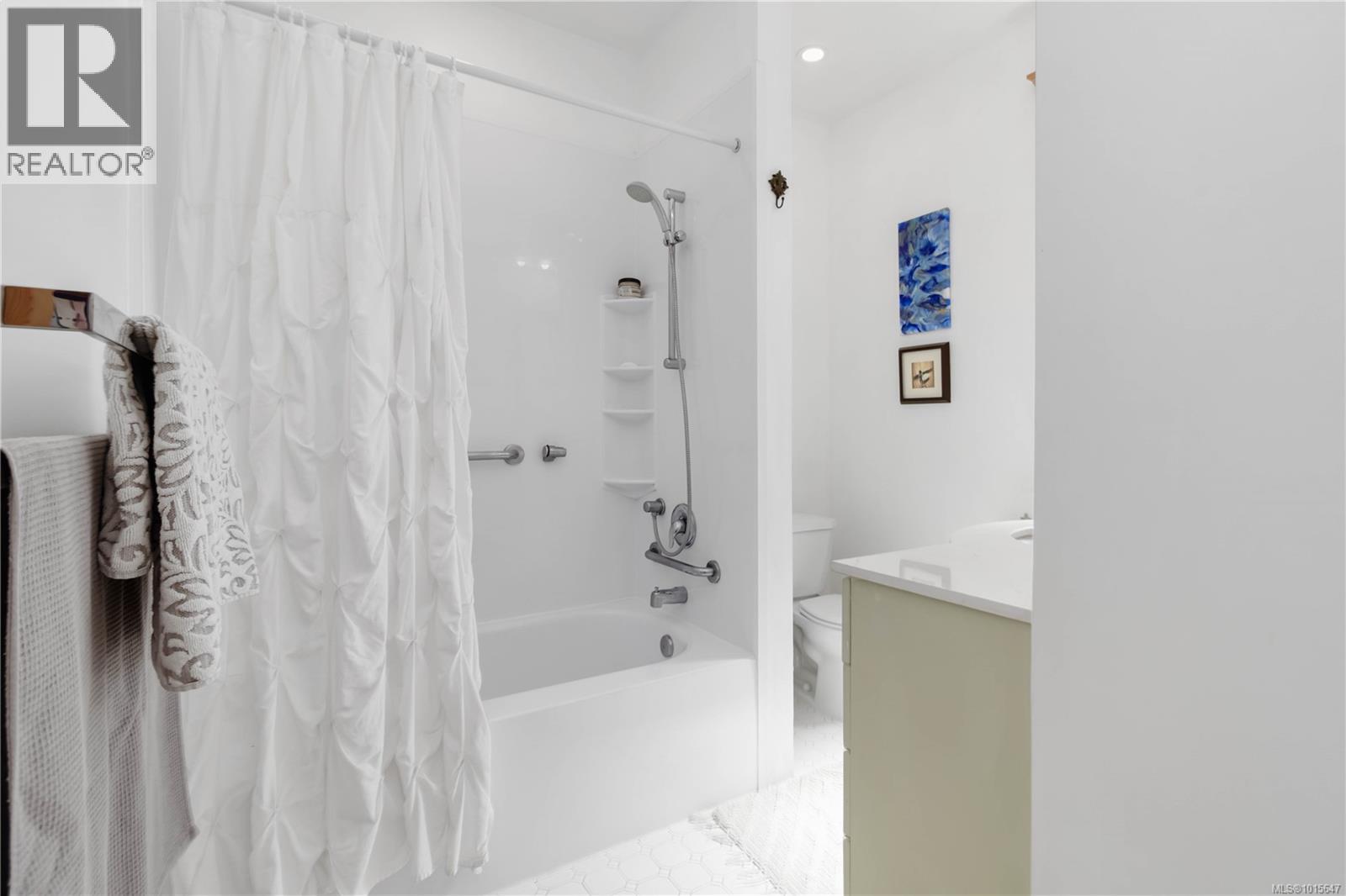  149 Maddock Avenue West, Saanich
