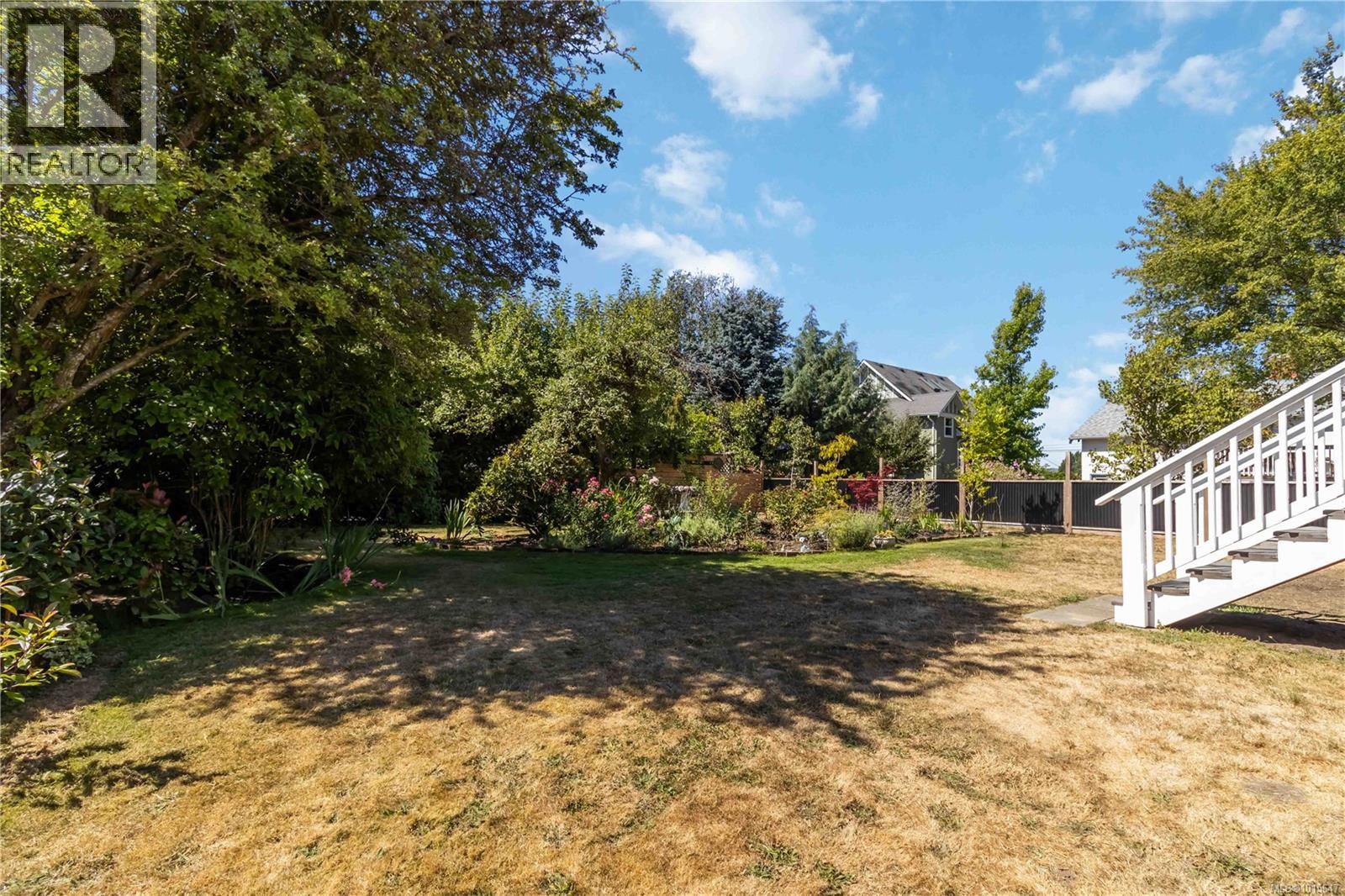  149 Maddock Avenue West, Saanich