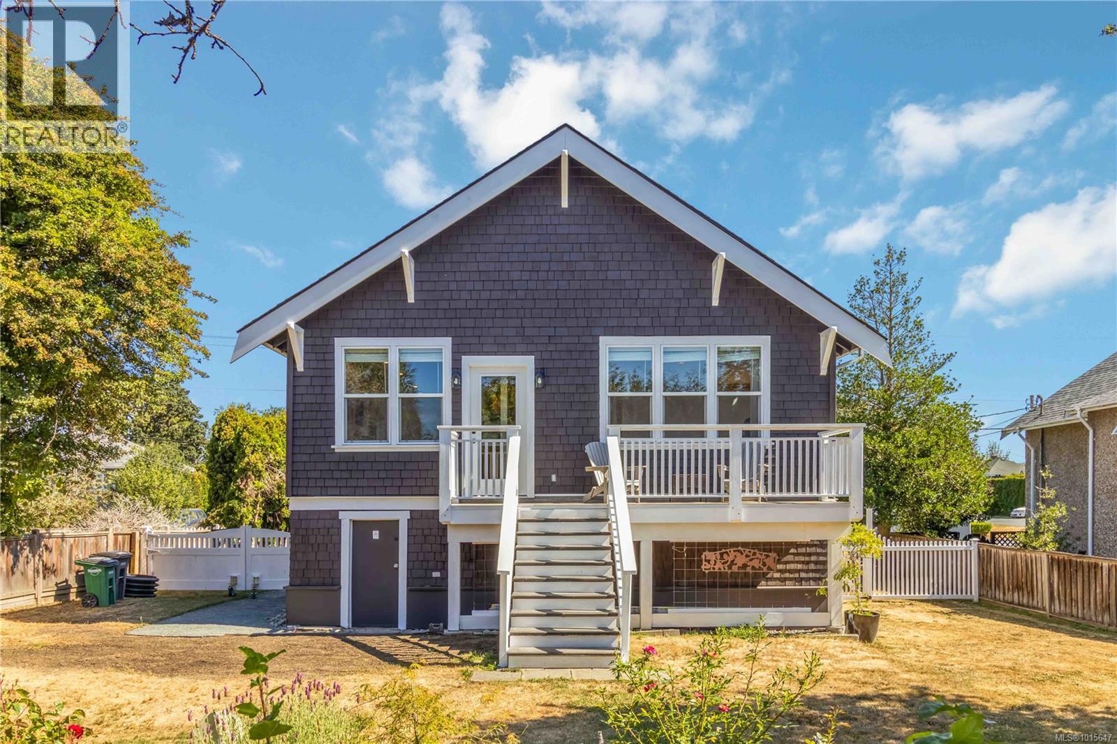  149 Maddock Avenue West, Saanich