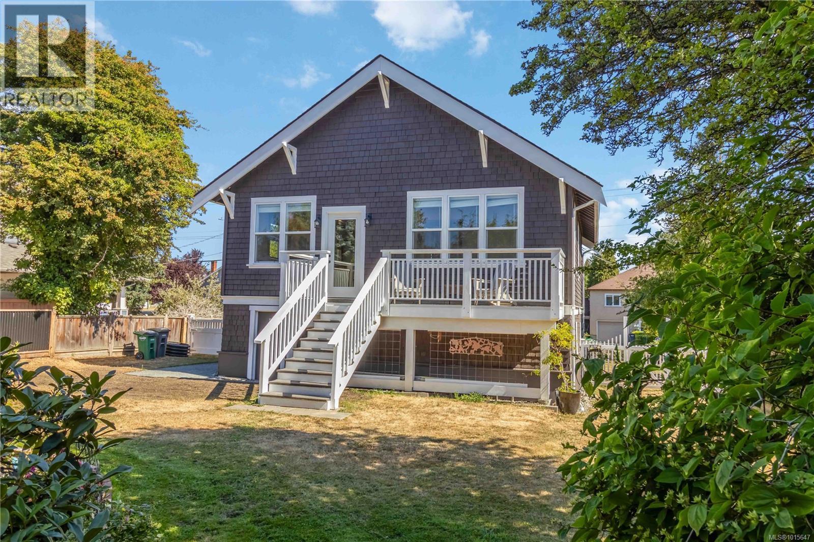  149 Maddock Avenue West, Saanich