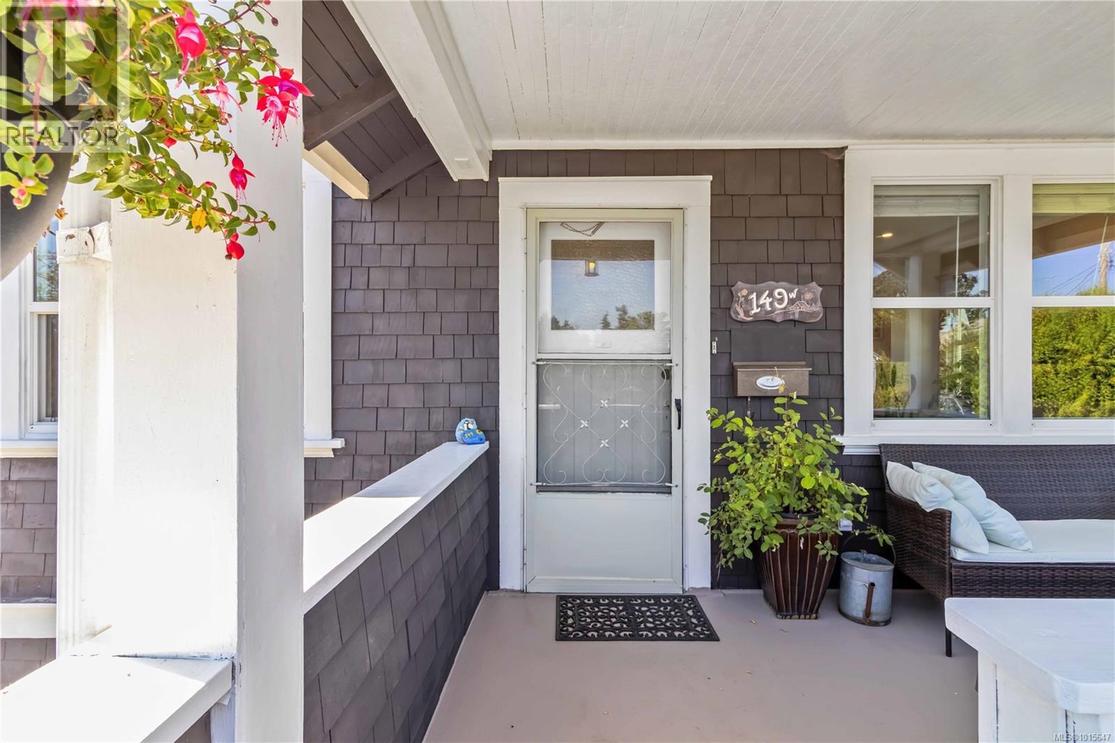  149 Maddock Avenue West, Saanich