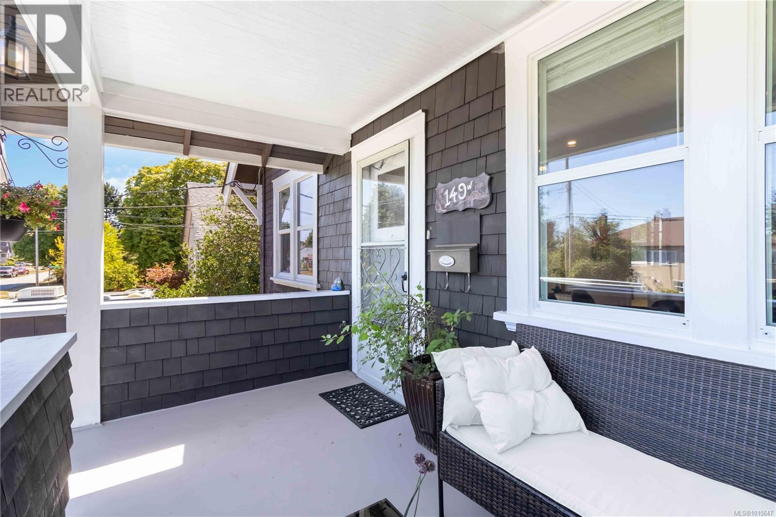  149 Maddock Avenue West, Saanich
