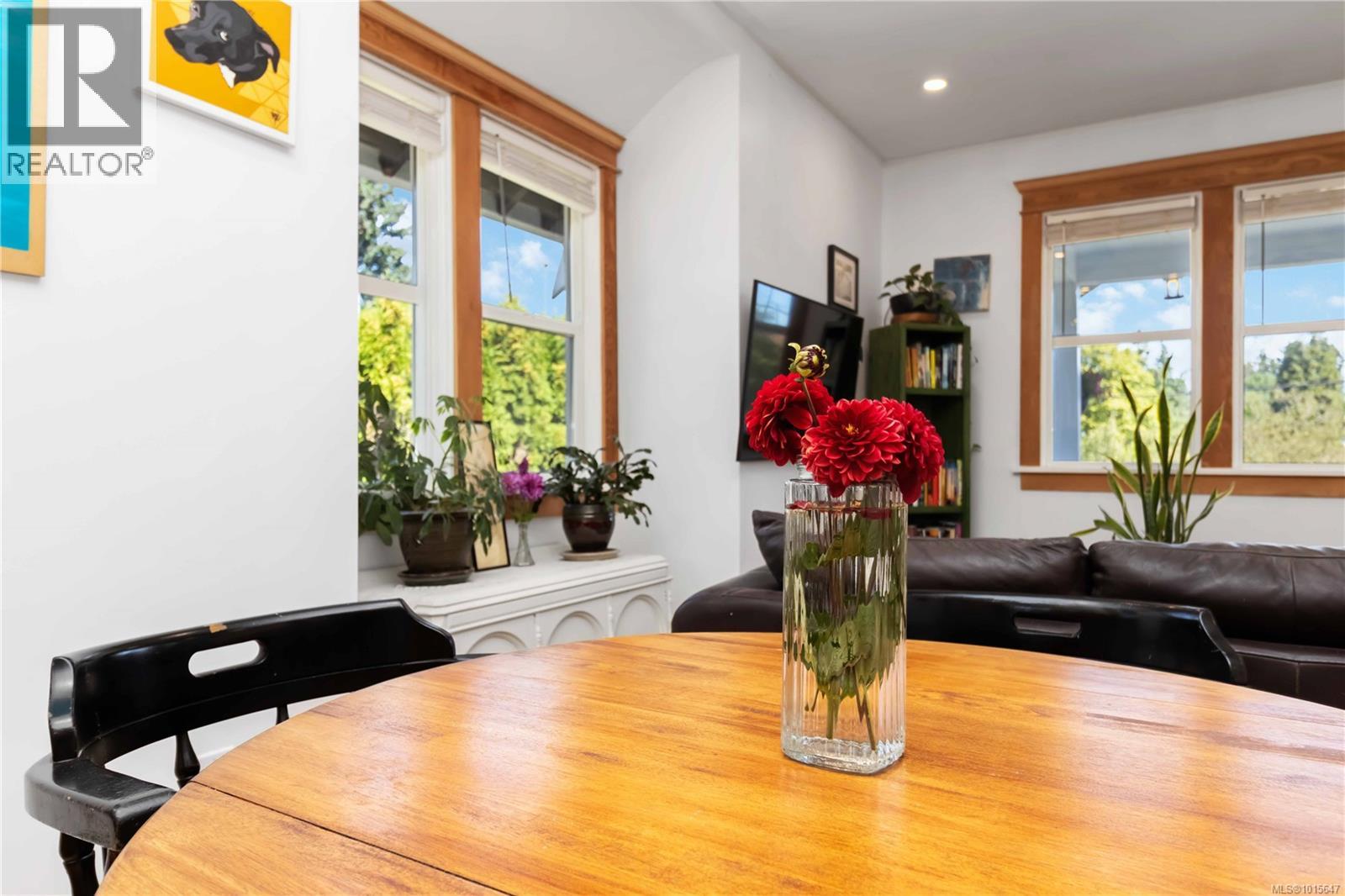  149 Maddock Avenue West, Saanich