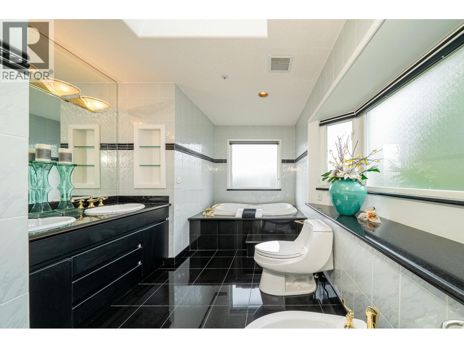 4255 W 15TH AVENUE, Vancouver