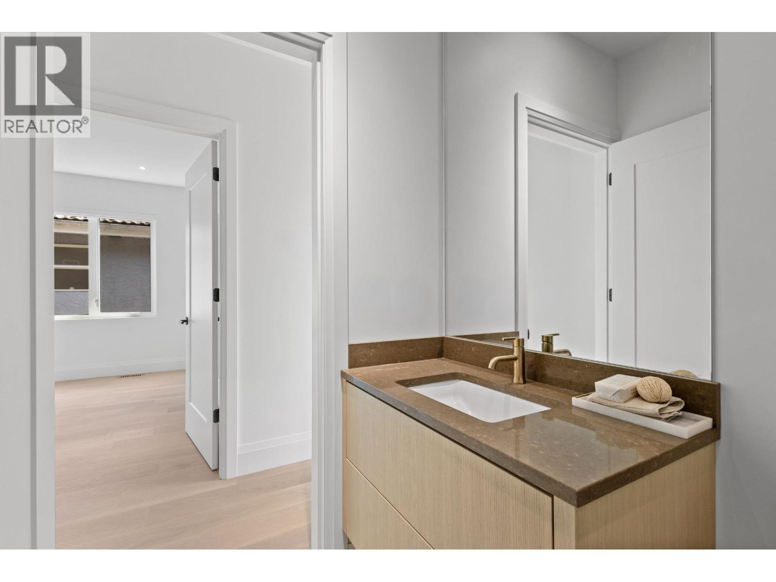 1 1243 E 27TH AVENUE, Vancouver