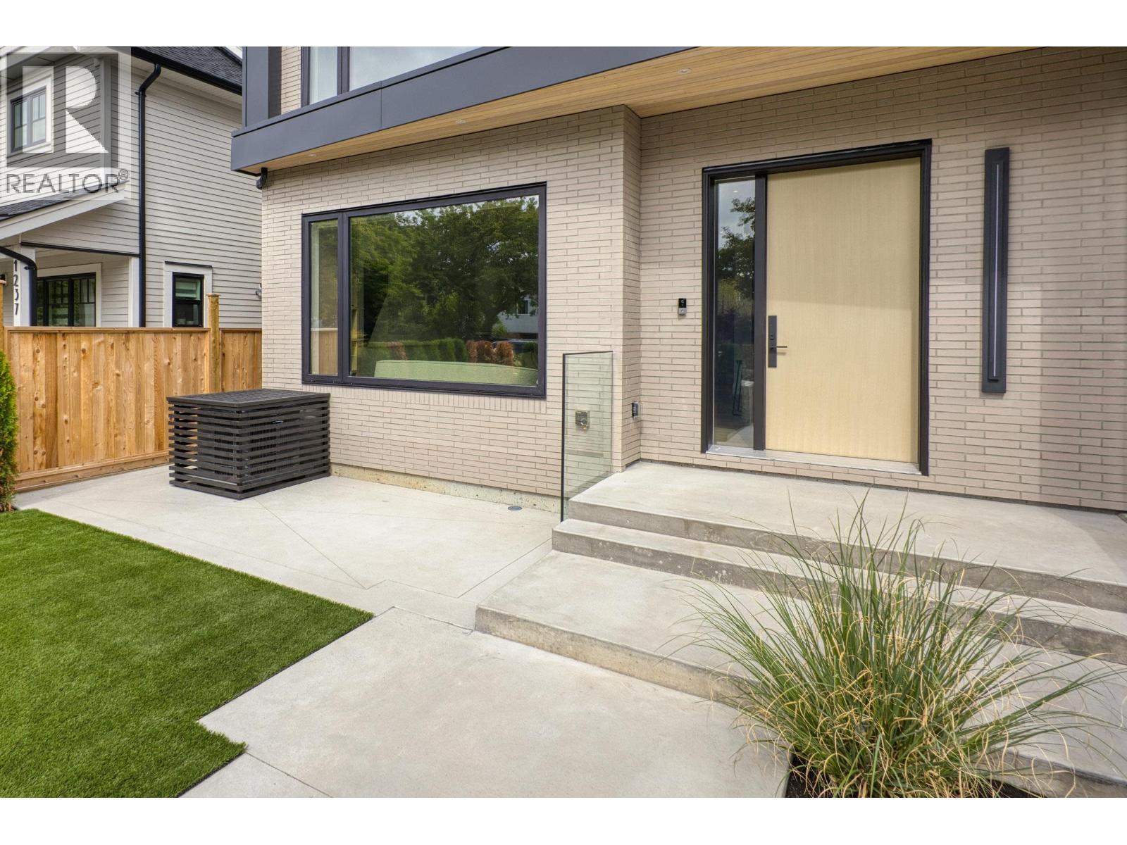 1 1243 E 27TH AVENUE, Vancouver