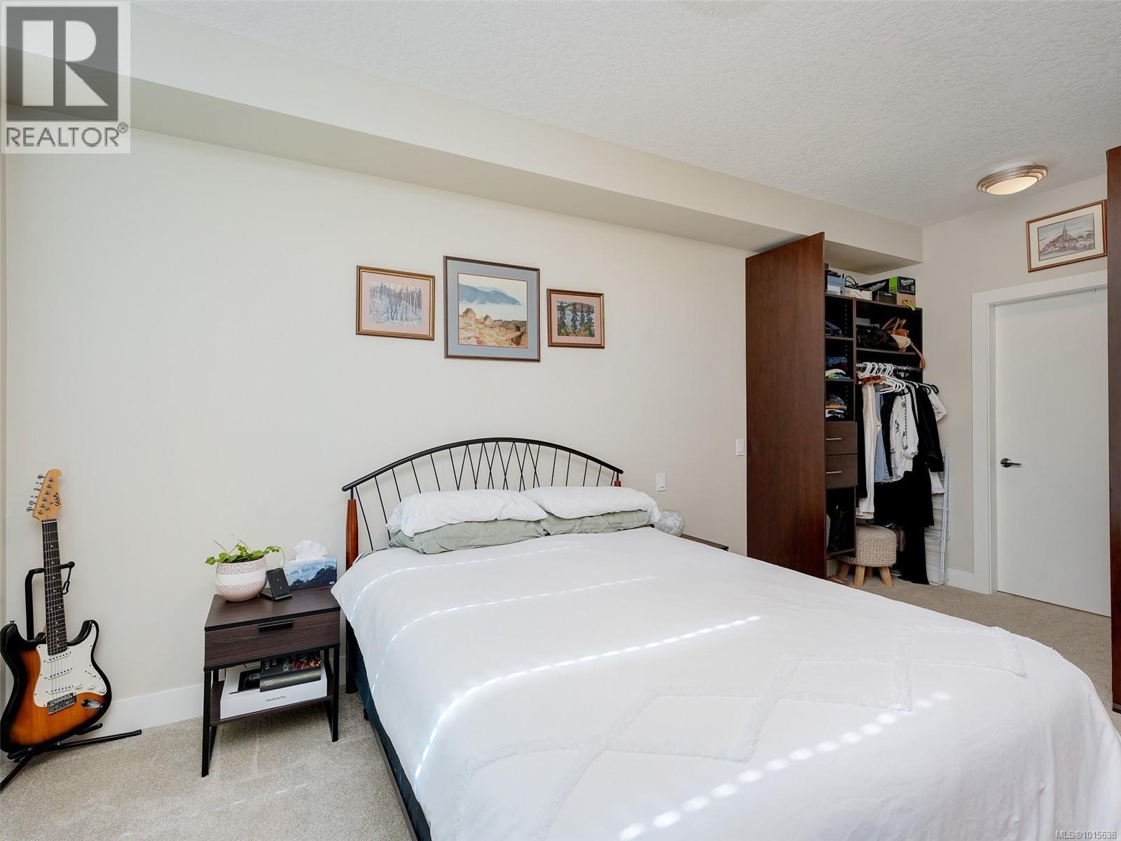 207 4529 West Saanich Road, Saanich