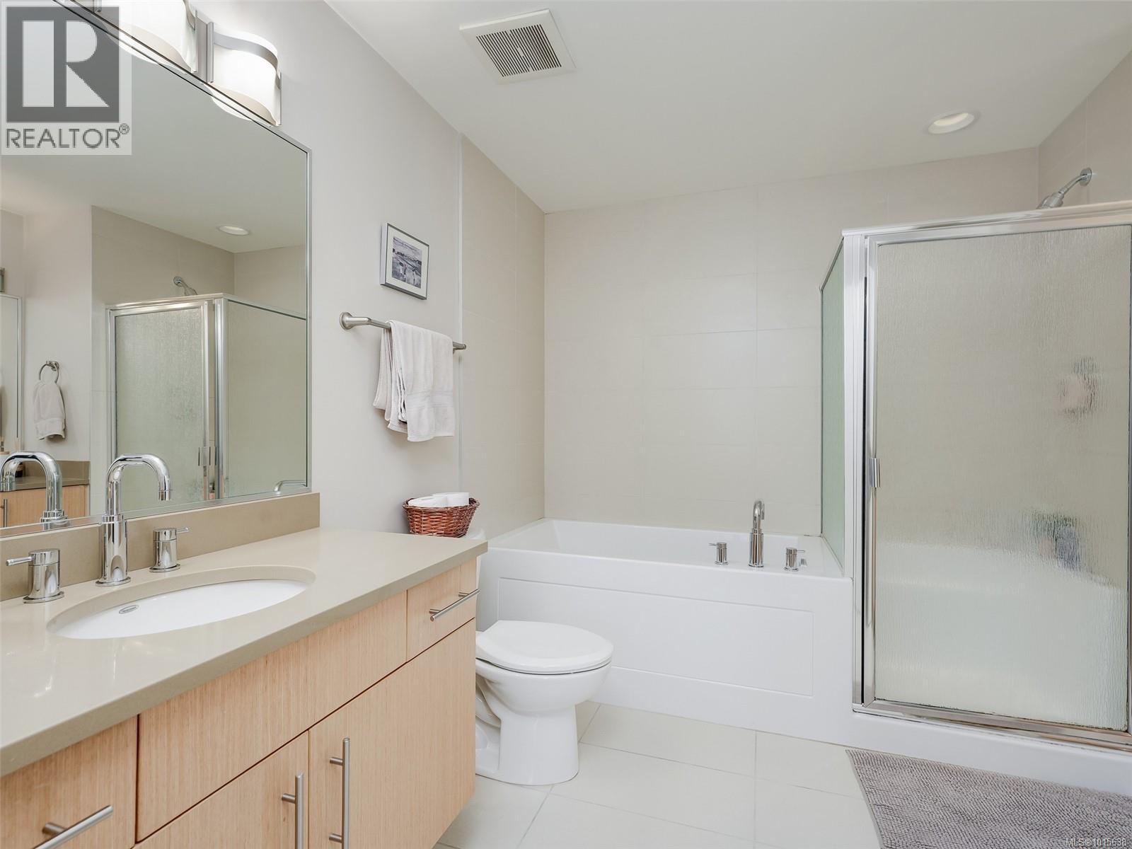 207 4529 West Saanich Road, Saanich