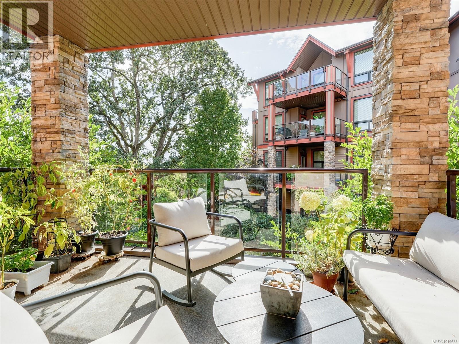 207 4529 West Saanich Road, Saanich