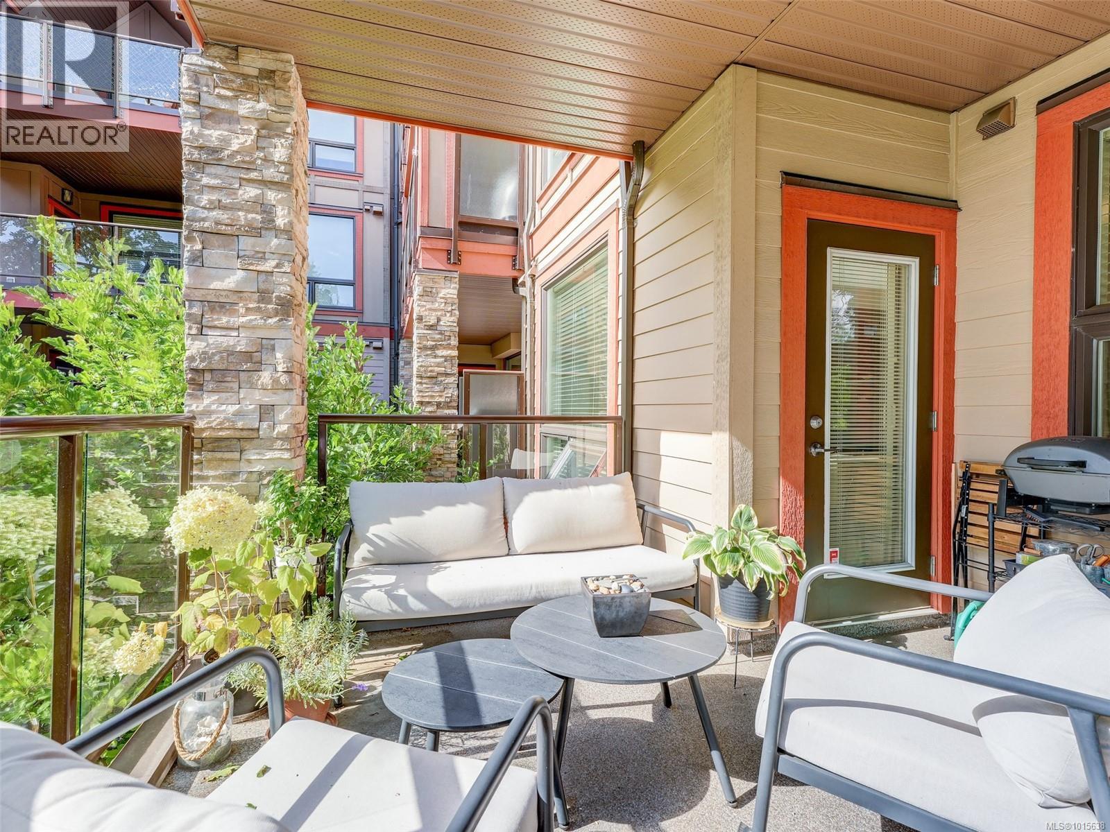 207 4529 West Saanich Road, Saanich