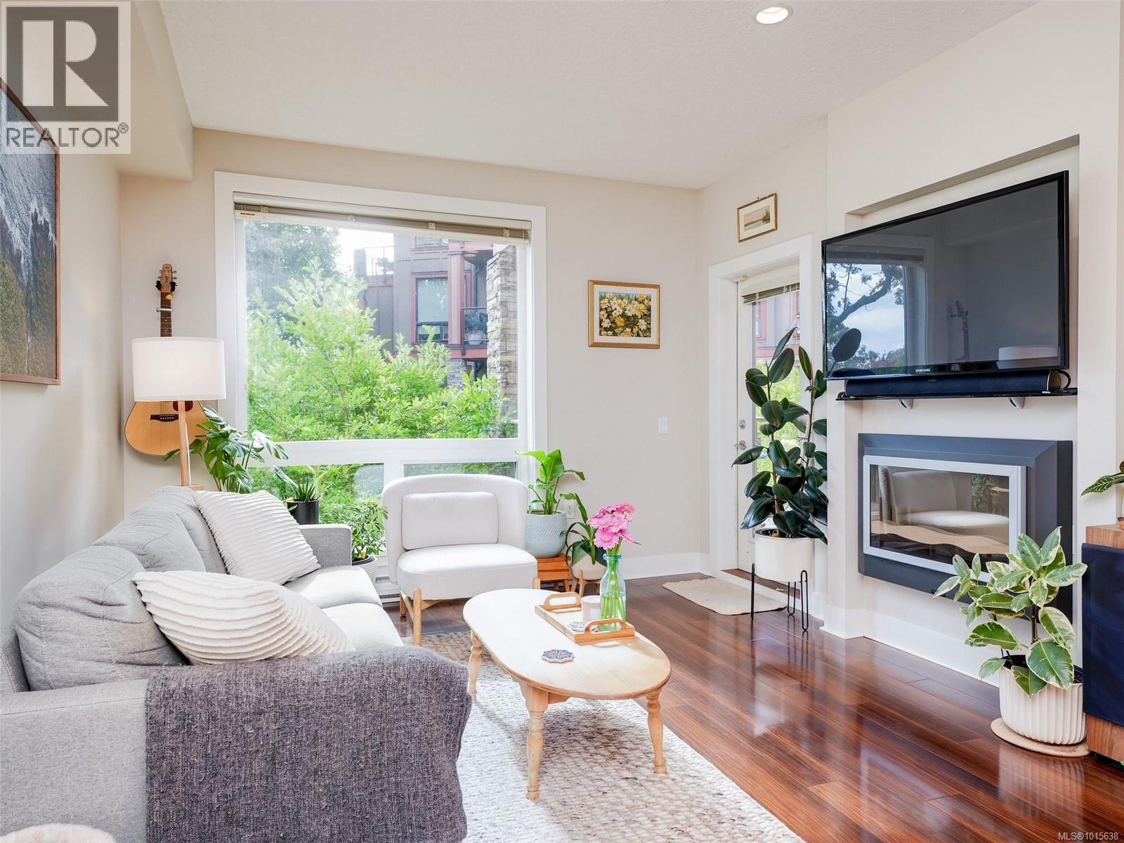 207 4529 West Saanich Road, Saanich