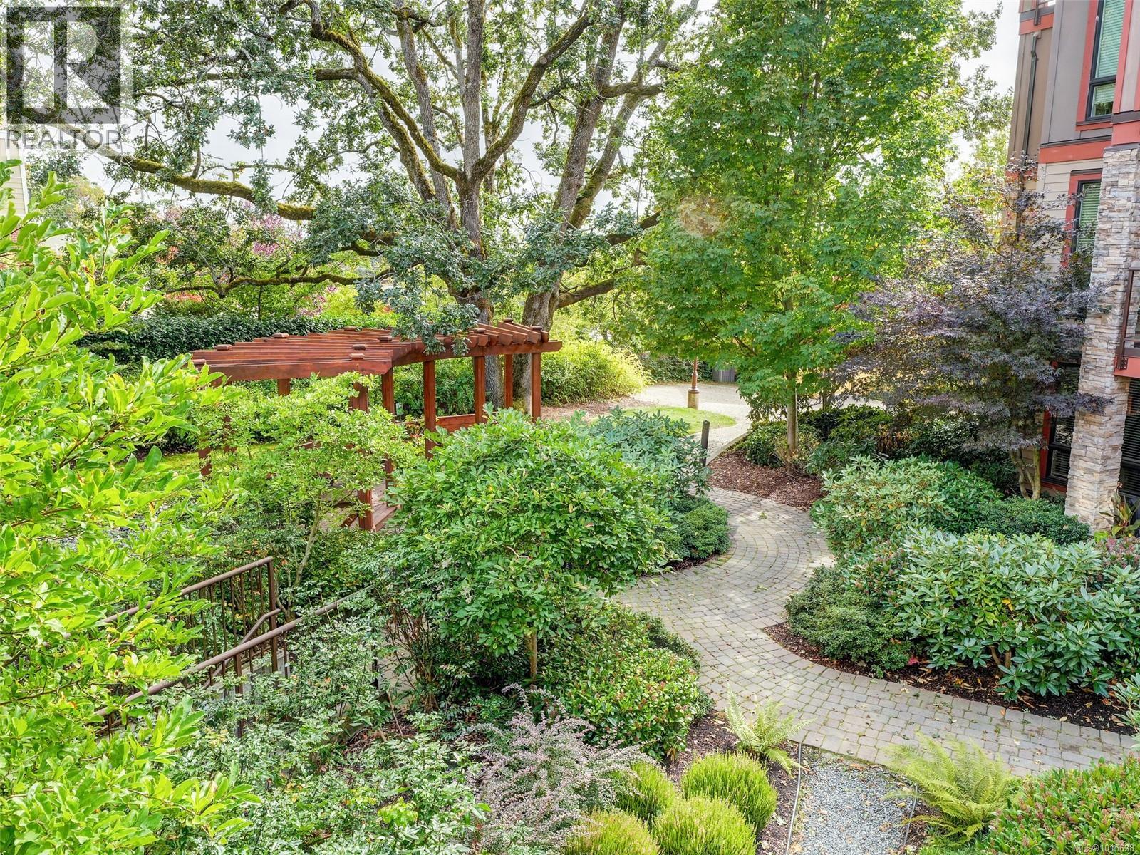 207 4529 West Saanich Road, Saanich