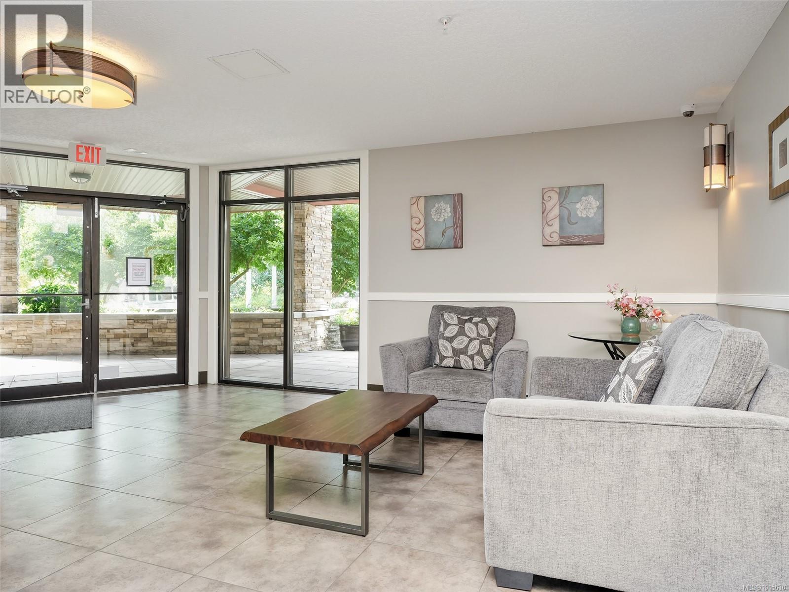 207 4529 West Saanich Road, Saanich