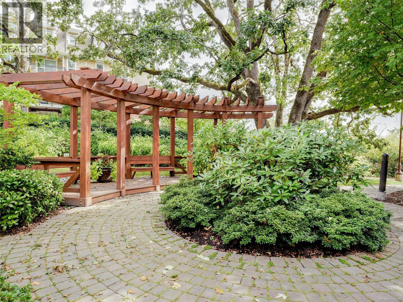 207 4529 West Saanich Road, Saanich