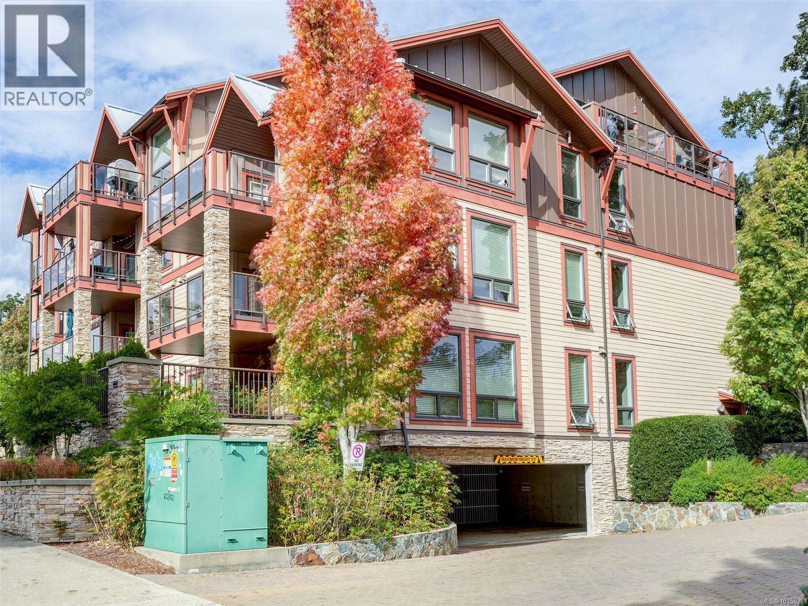207 4529 West Saanich Road, Saanich