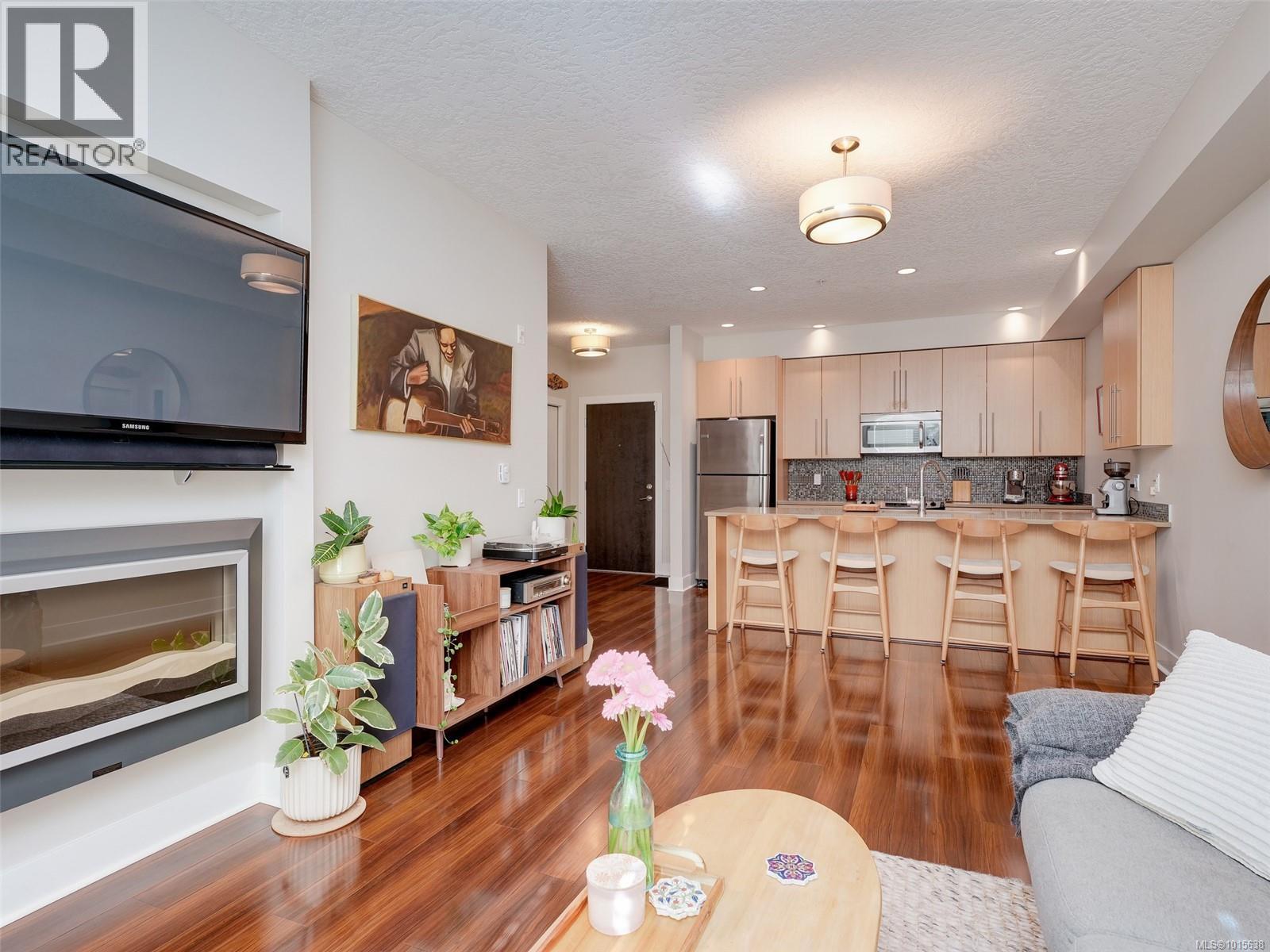 207 4529 West Saanich Road, Saanich