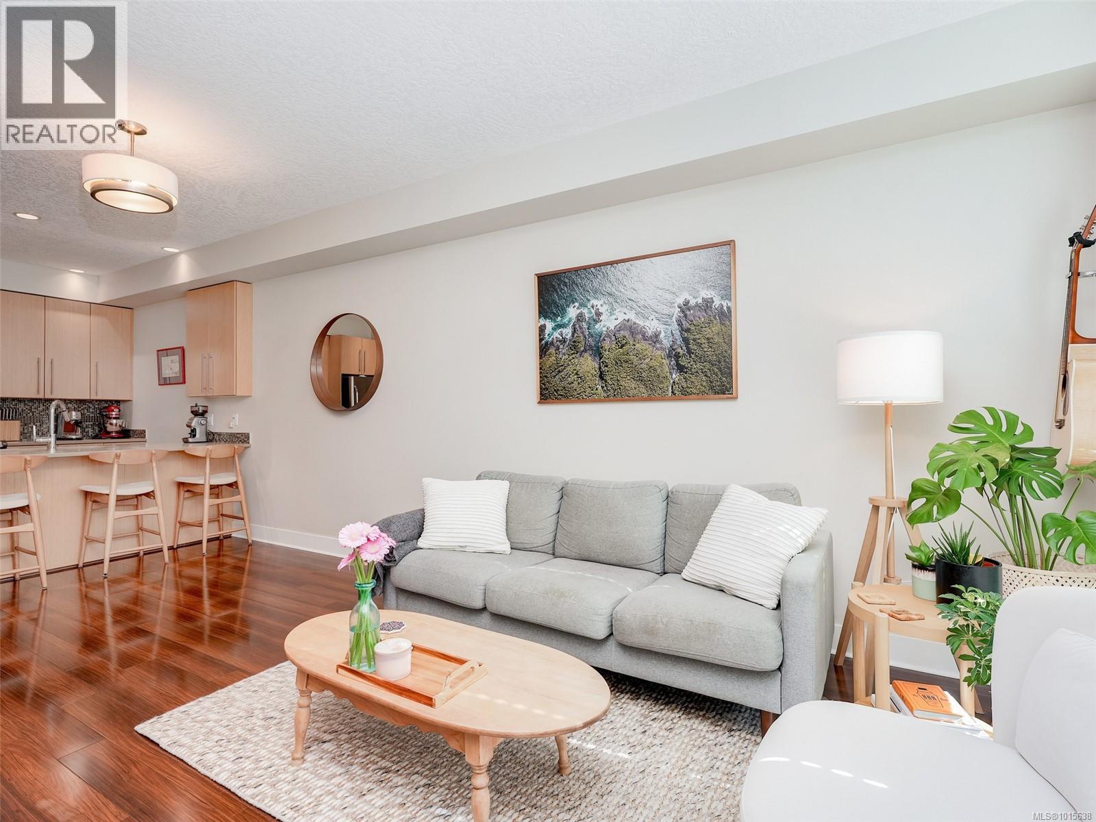 207 4529 West Saanich Road, Saanich