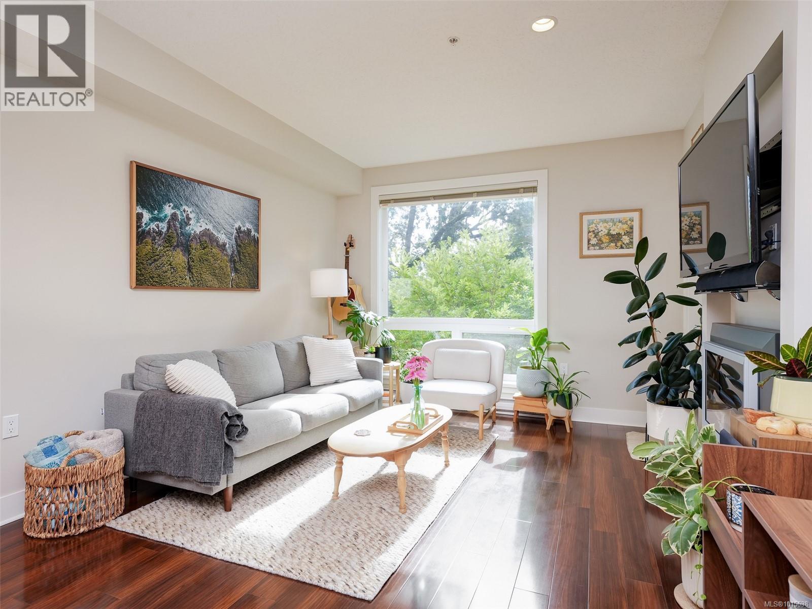207 4529 West Saanich Road, Saanich
