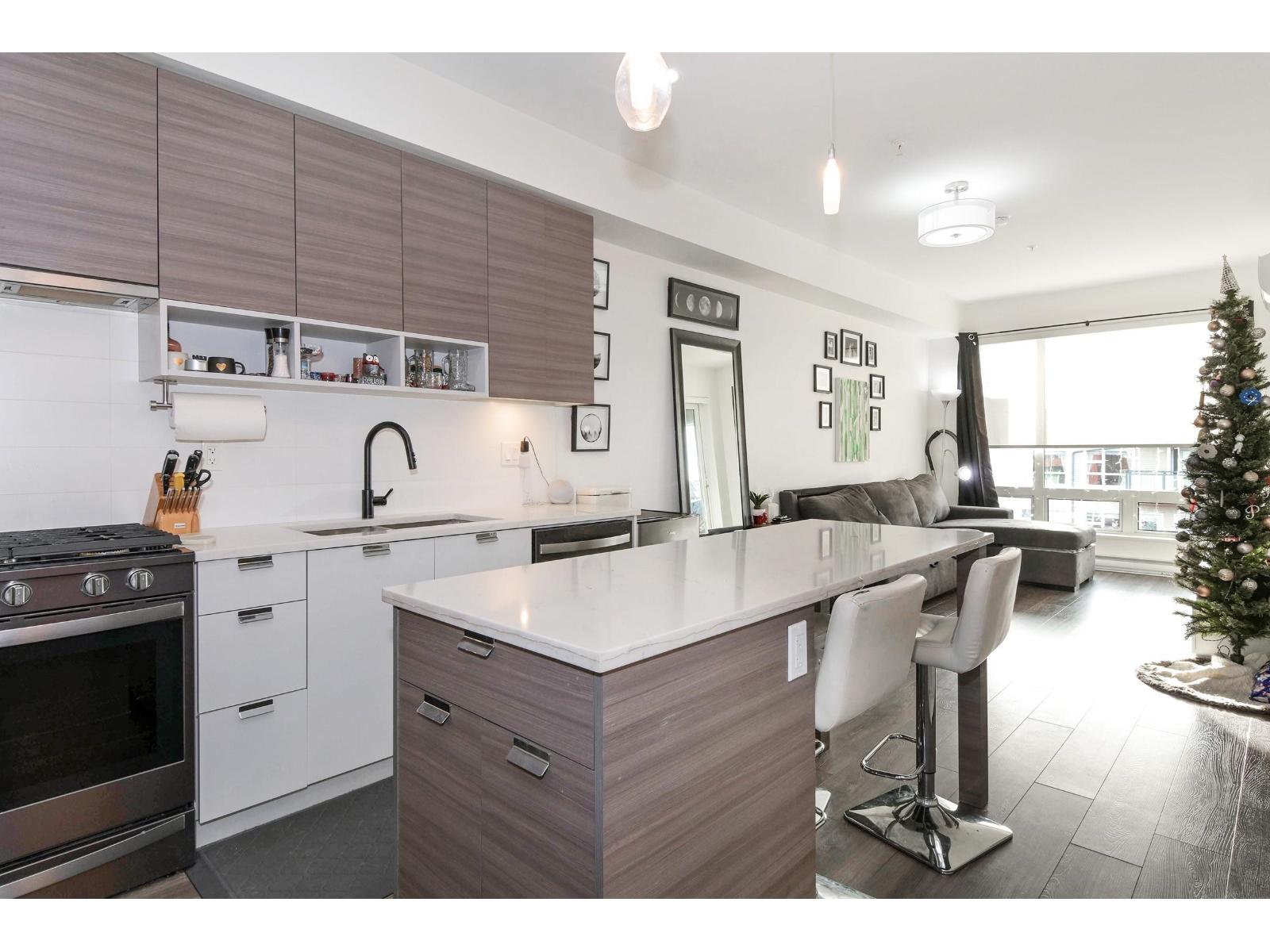 A414 20727 WILLOUGHBY TOWN CENTRE DRIVE, Langley