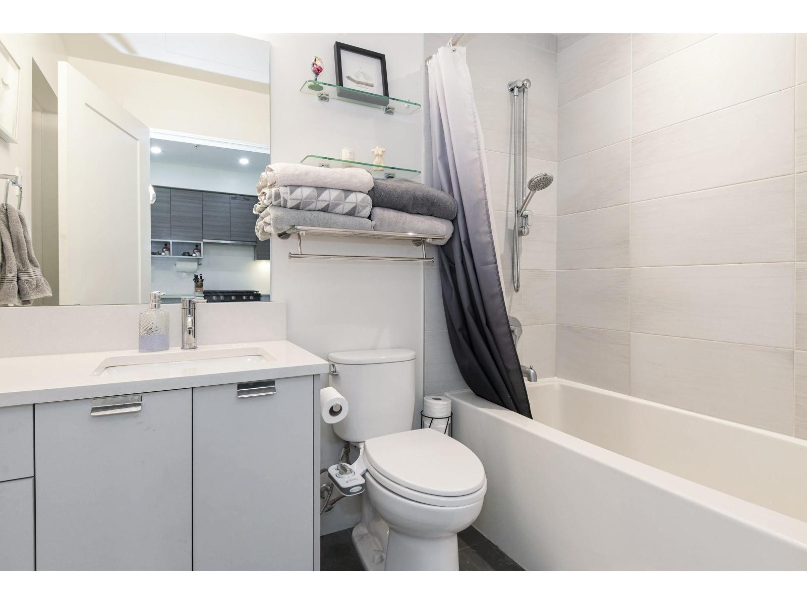 A414 20727 WILLOUGHBY TOWN CENTRE DRIVE, Langley