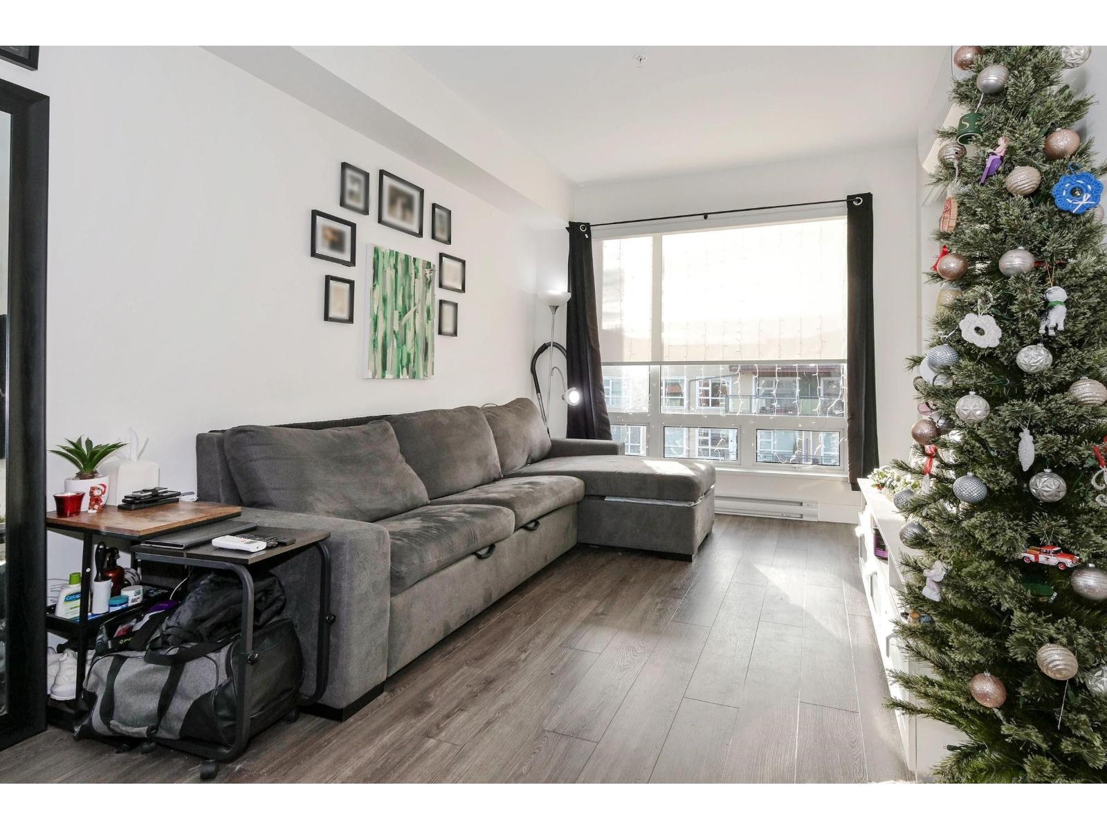 A414 20727 WILLOUGHBY TOWN CENTRE DRIVE, Langley