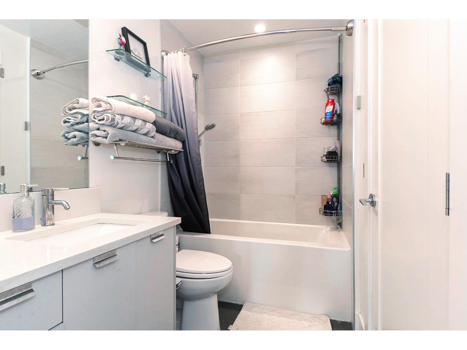 A414 20727 WILLOUGHBY TOWN CENTRE DRIVE, Langley