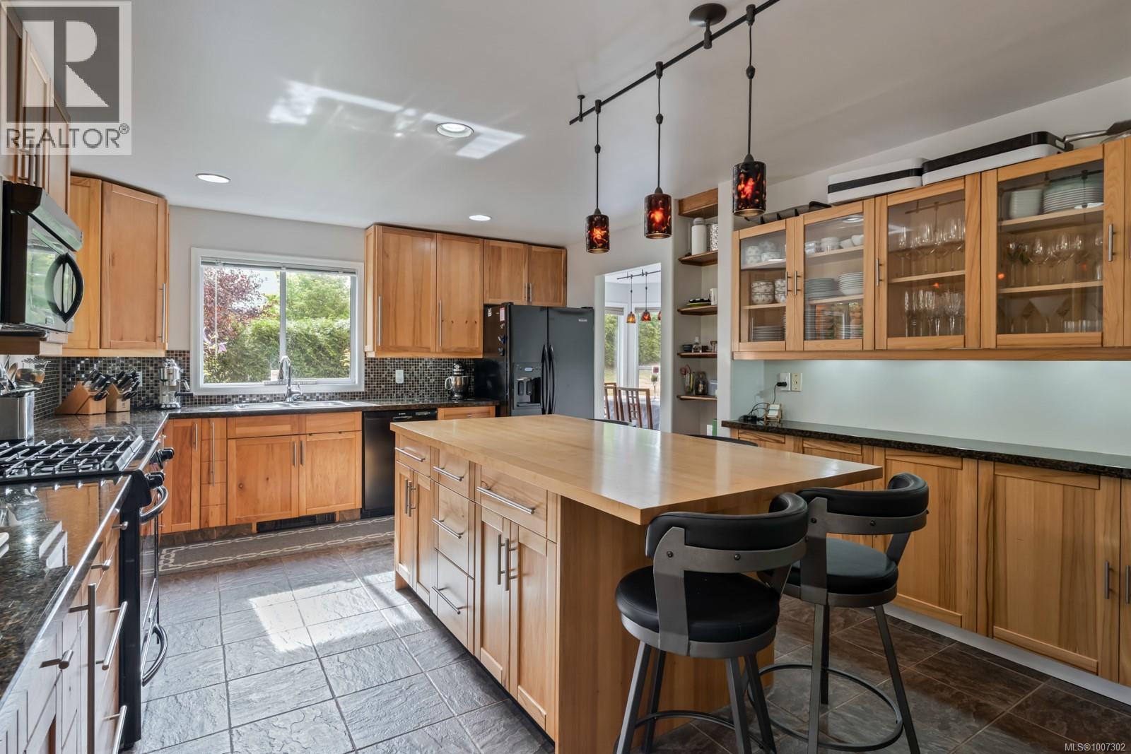  1571 Whiffin Spit Road, Sooke