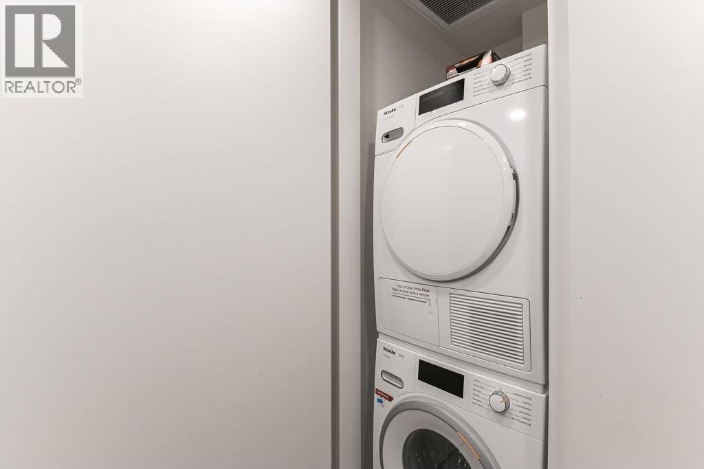 402 889 PACIFIC STREET, Vancouver