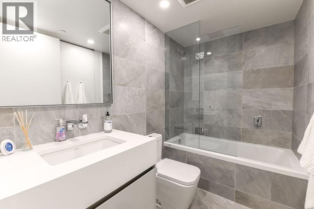 402 889 PACIFIC STREET, Vancouver