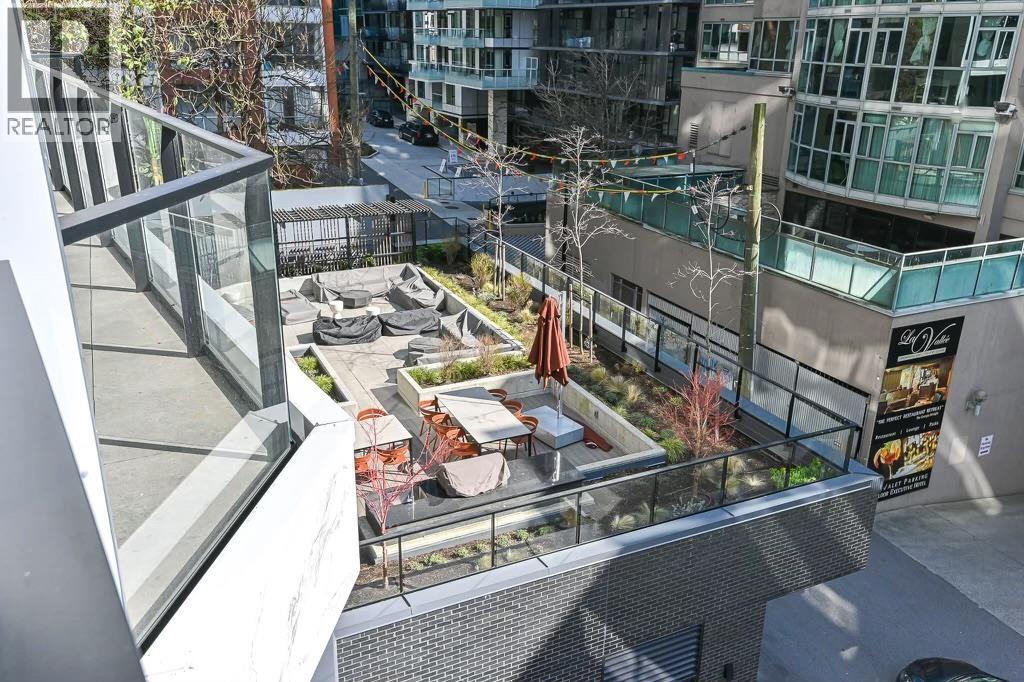 402 889 PACIFIC STREET, Vancouver