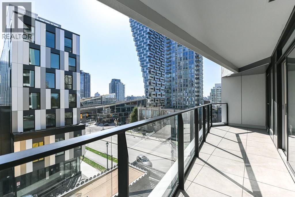 402 889 PACIFIC STREET, Vancouver