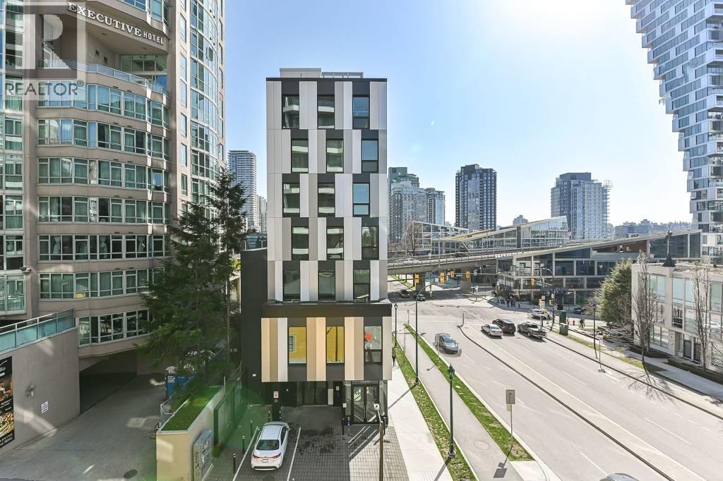 402 889 PACIFIC STREET, Vancouver