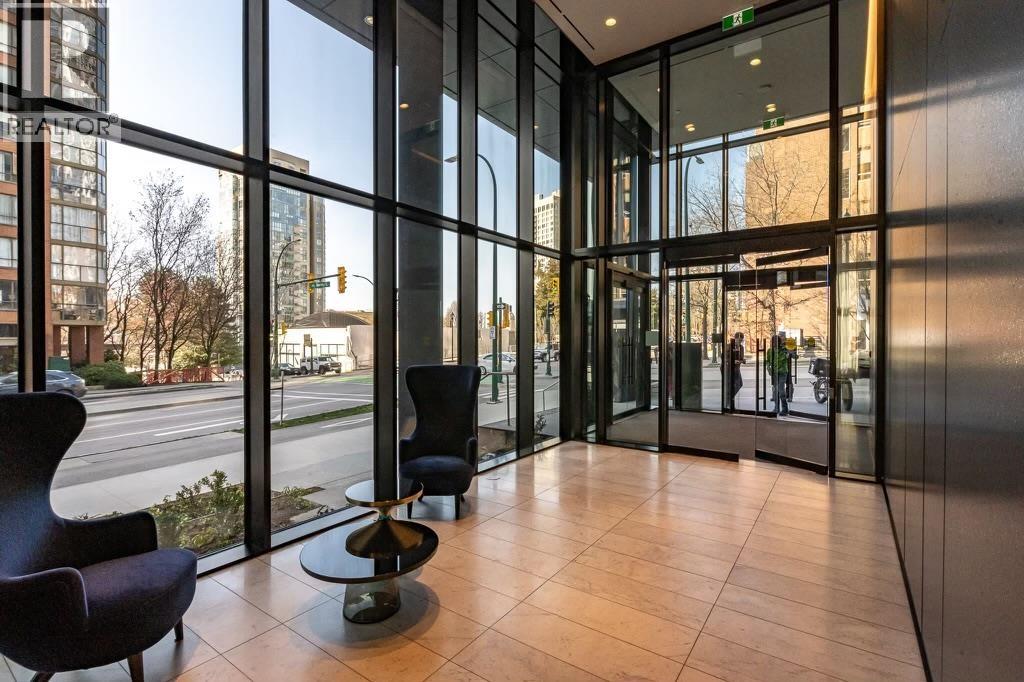 402 889 PACIFIC STREET, Vancouver