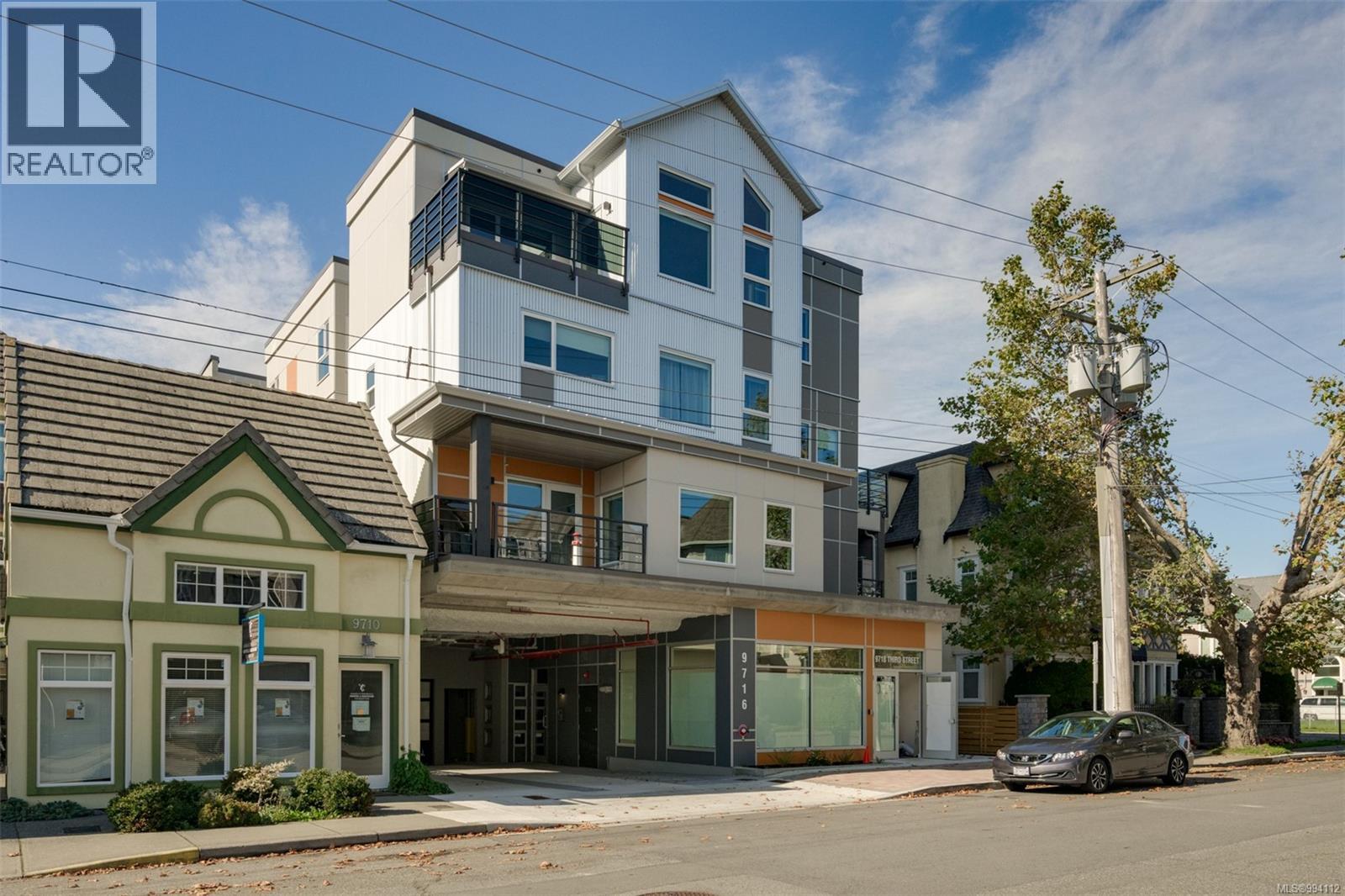 202 9716 Third Street, Sidney