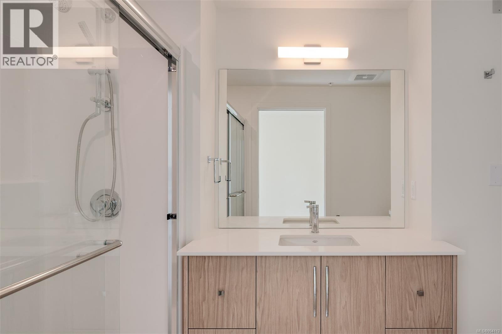 202 9716 Third Street, Sidney