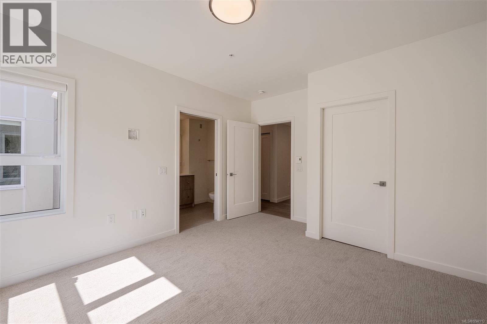 202 9716 Third Street, Sidney