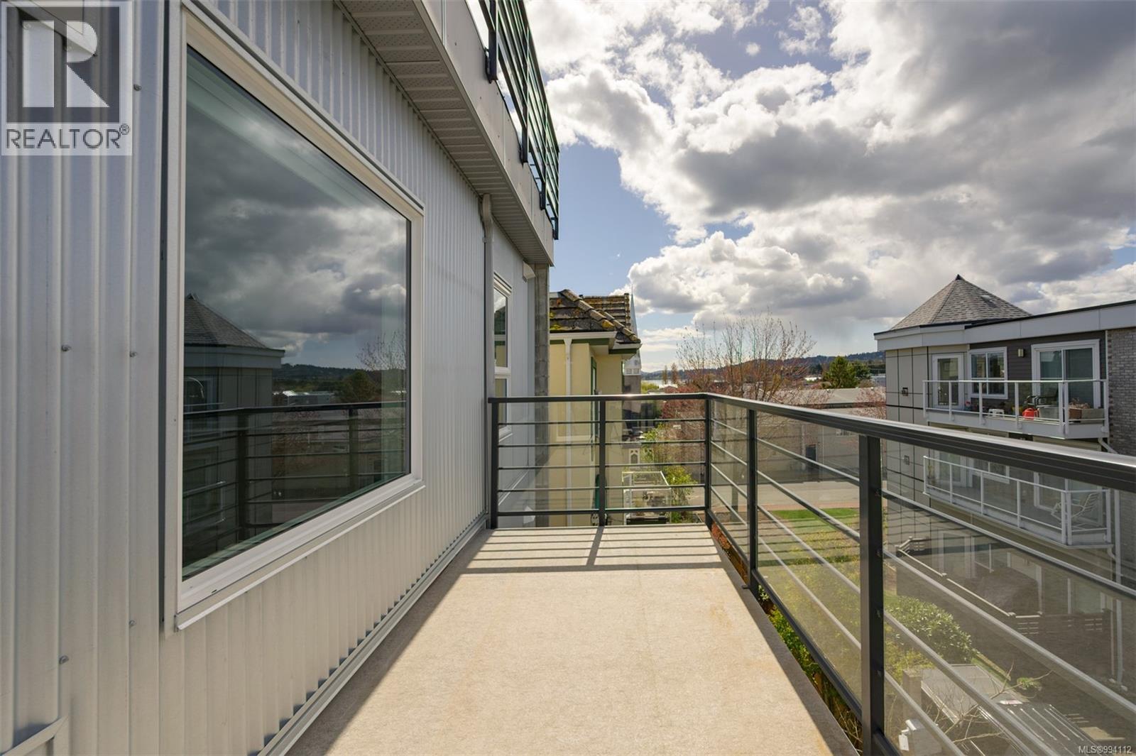 202 9716 Third Street, Sidney