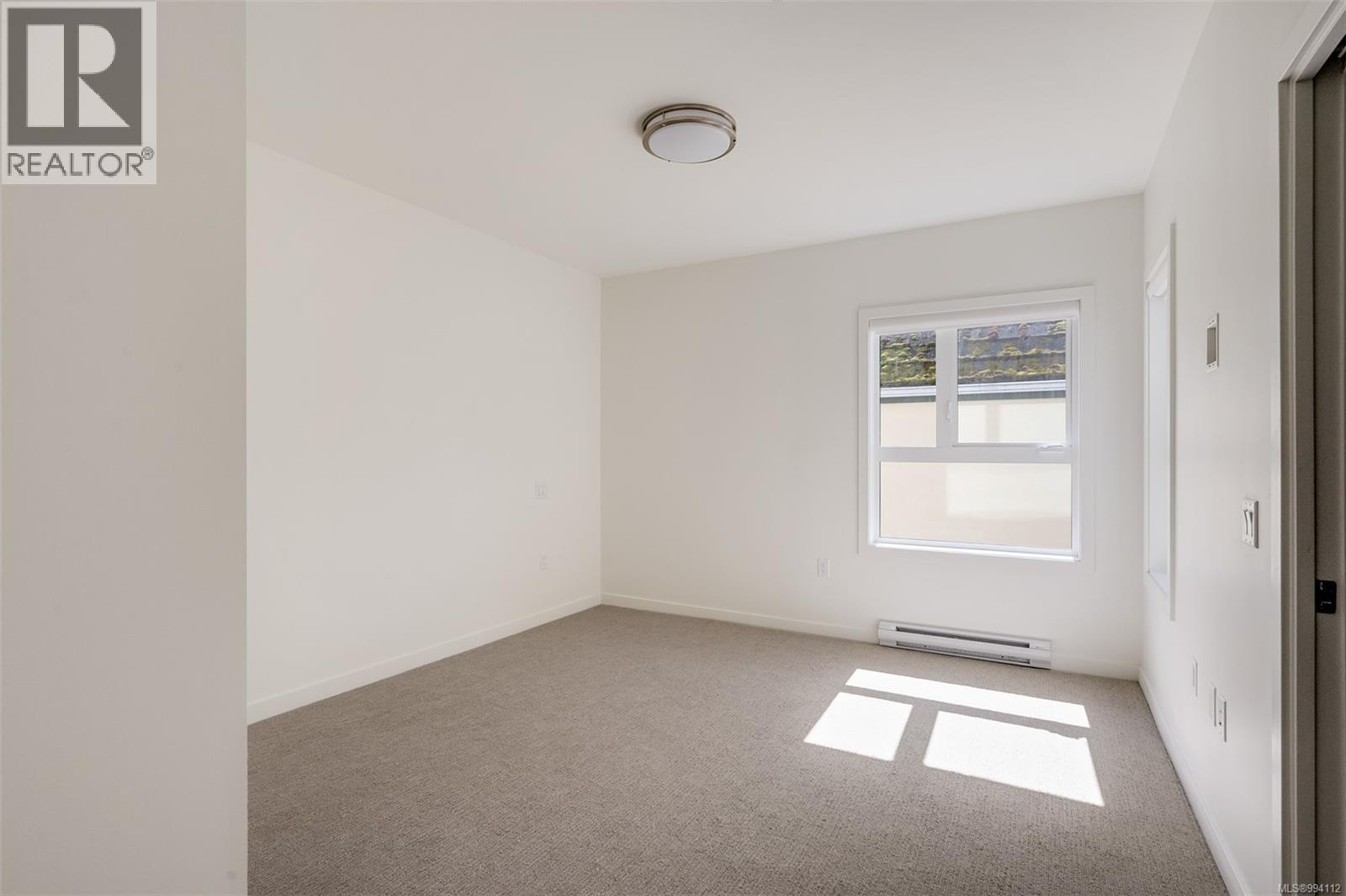 202 9716 Third Street, Sidney