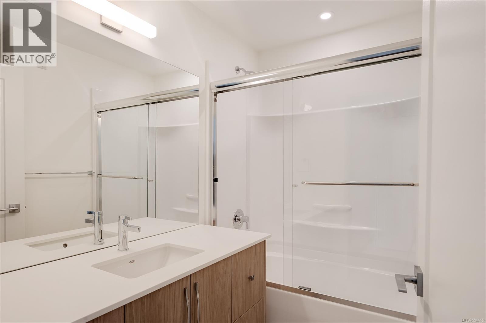 202 9716 Third Street, Sidney