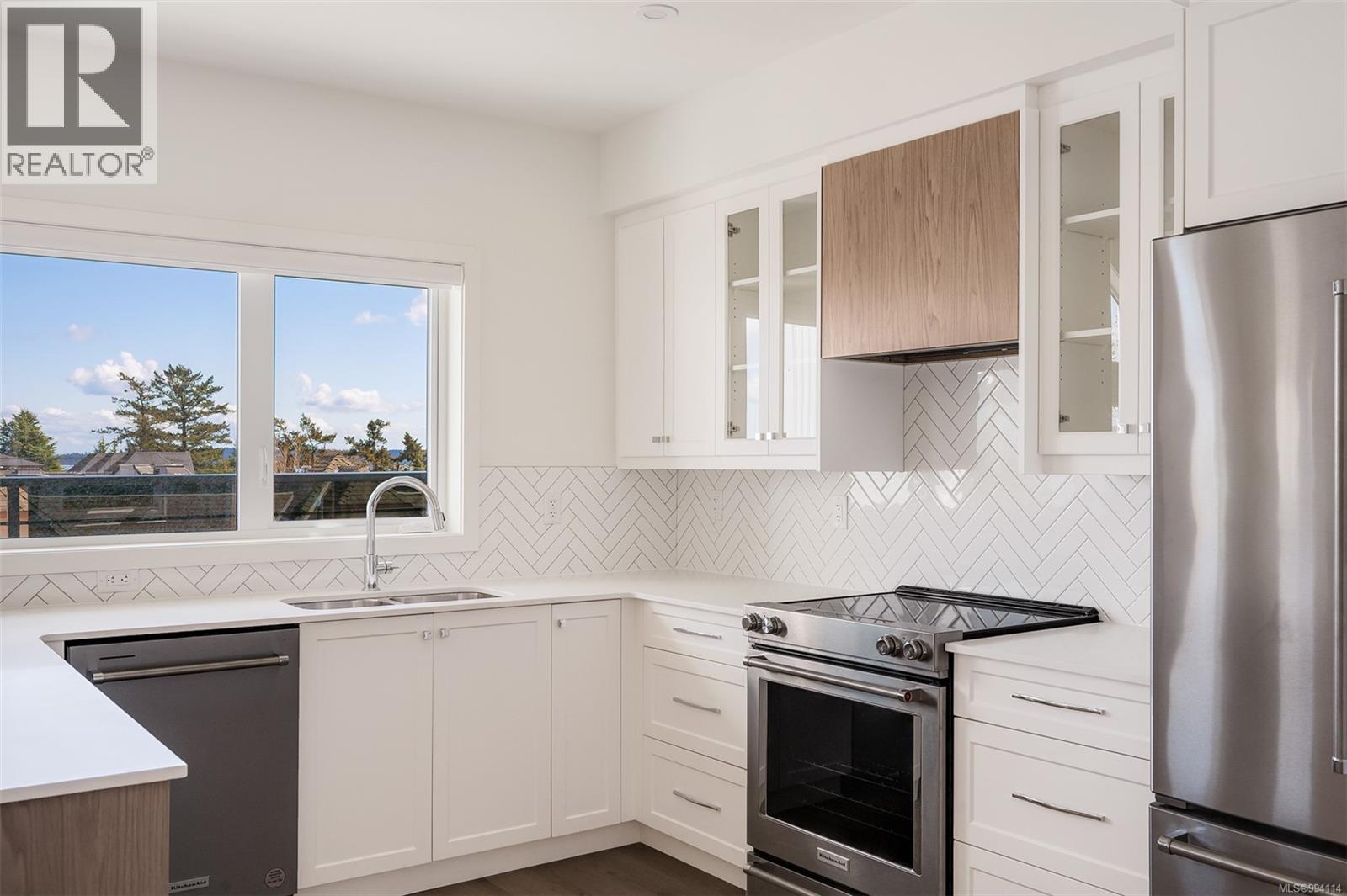 401 9716 Third Street, Sidney