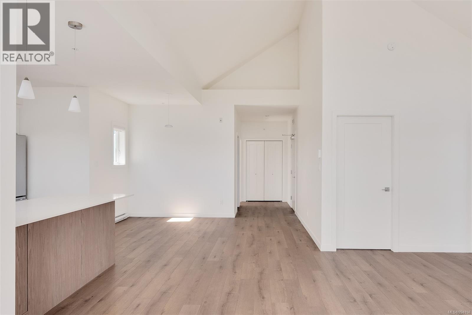 401 9716 Third Street, Sidney