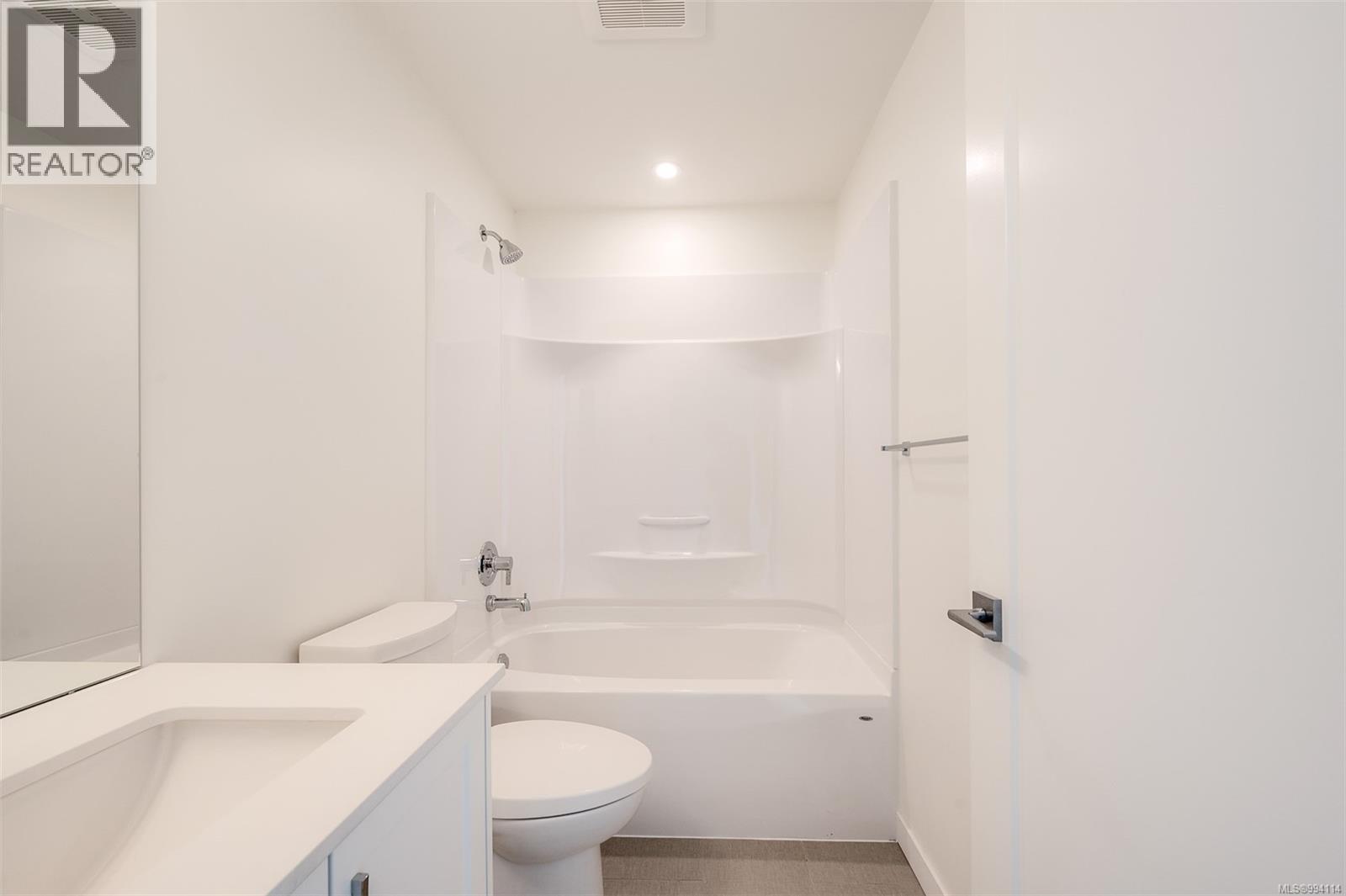 401 9716 Third Street, Sidney