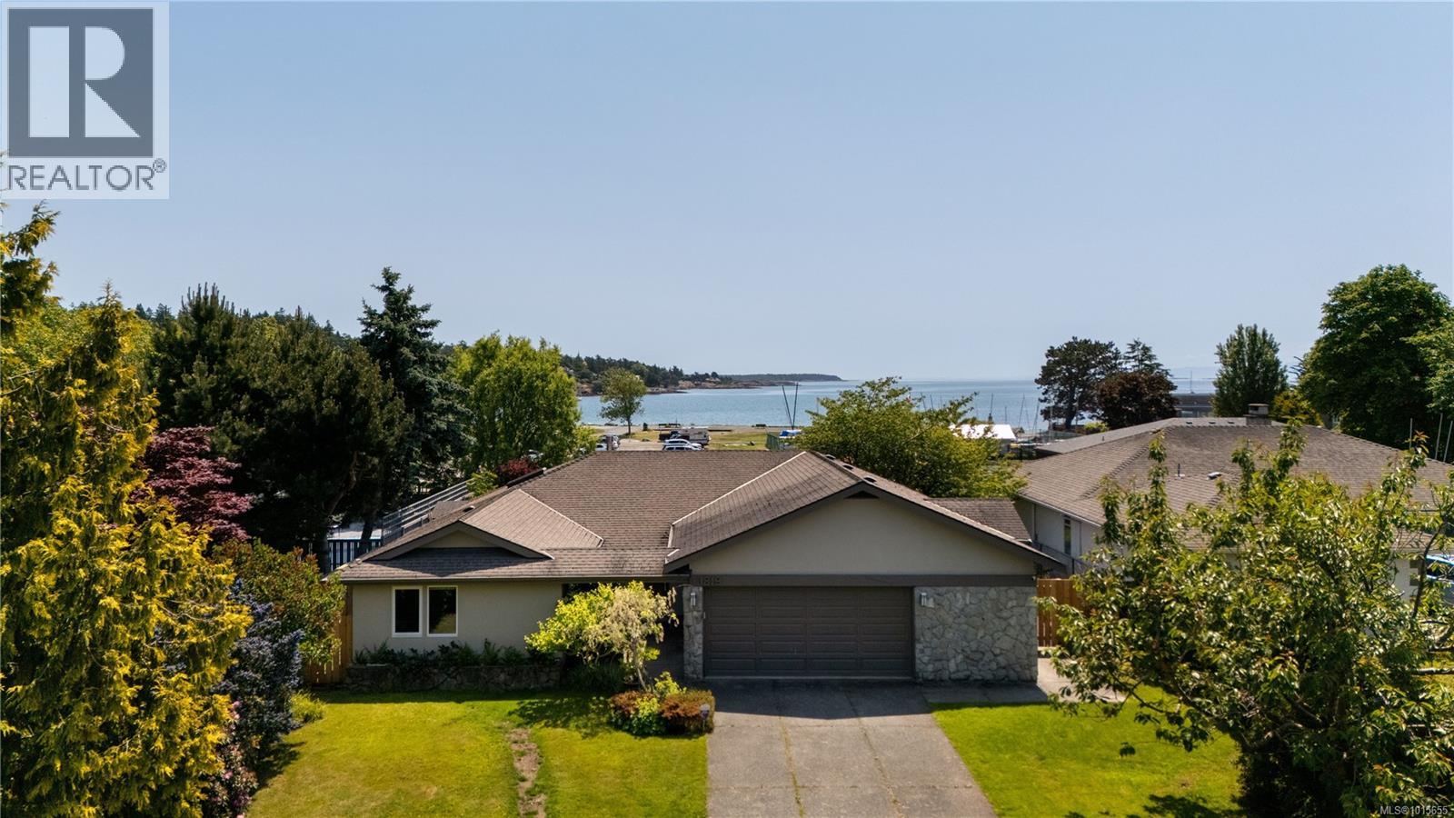  3819 Beachview Place, Saanich